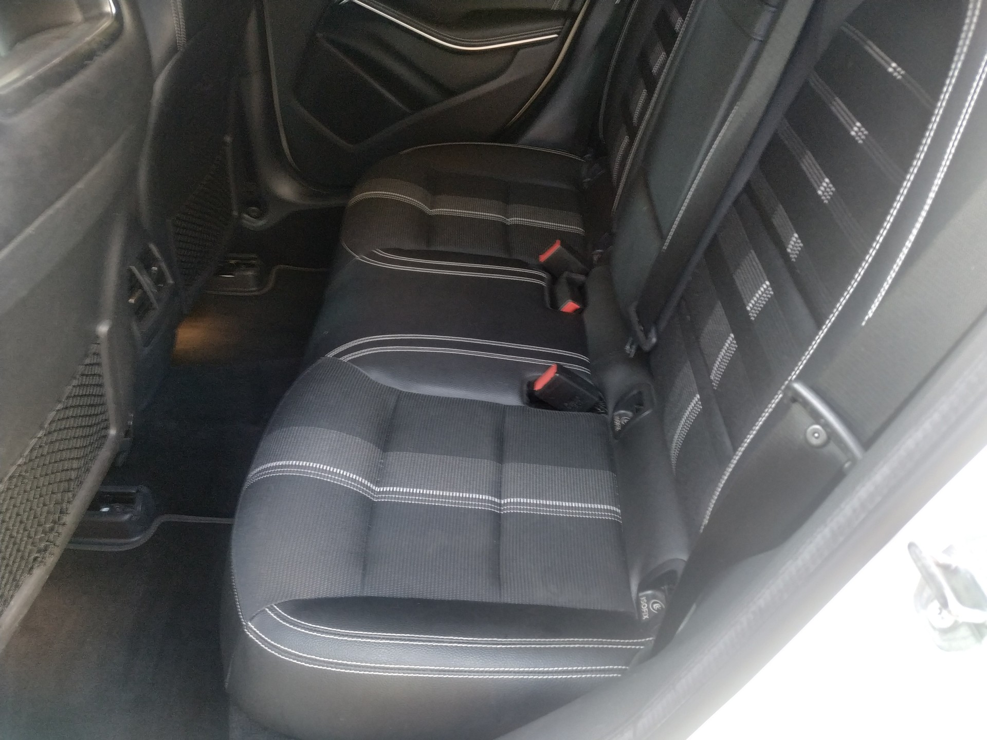 MERCEDES-BENZ GLA 250 Swiss Star 4Matic 7G-DCT-image-5
