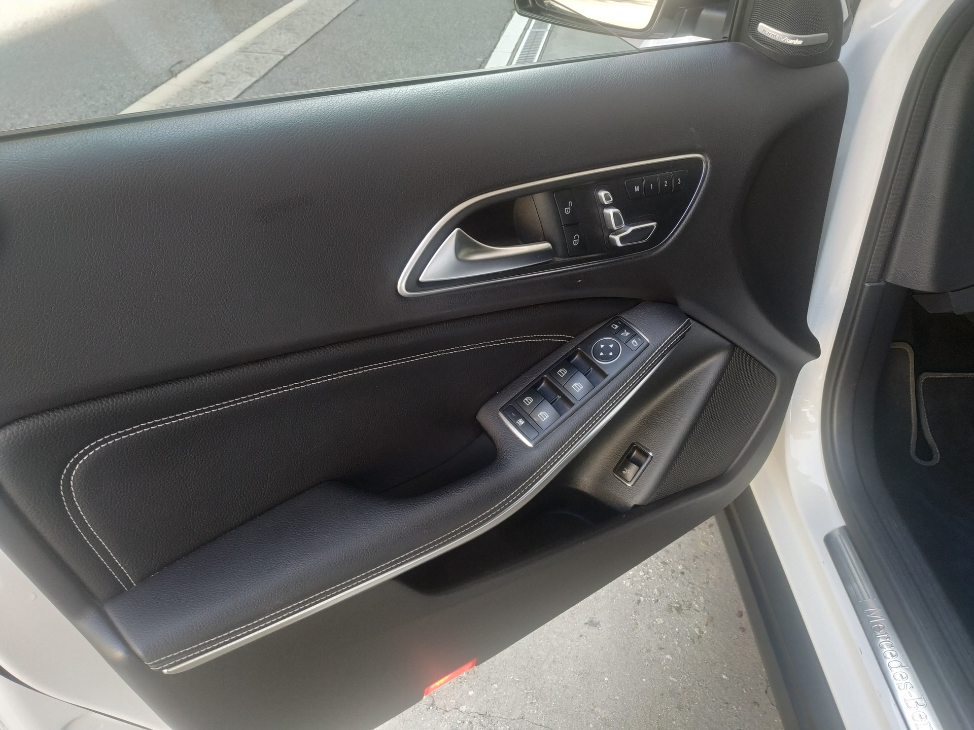 MERCEDES-BENZ GLA 250 Swiss Star 4Matic 7G-DCT-image-7