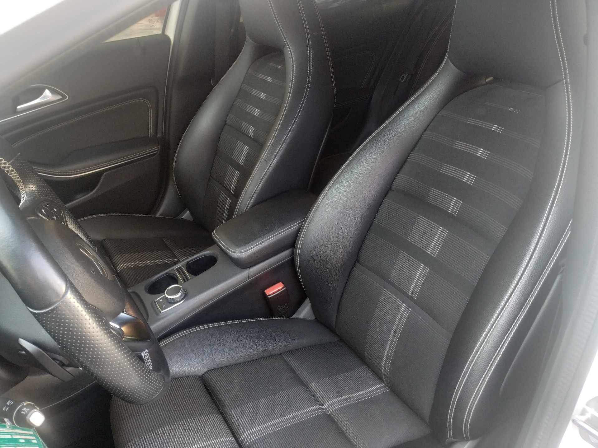 MERCEDES-BENZ GLA 250 Swiss Star 4Matic 7G-DCT-image-6