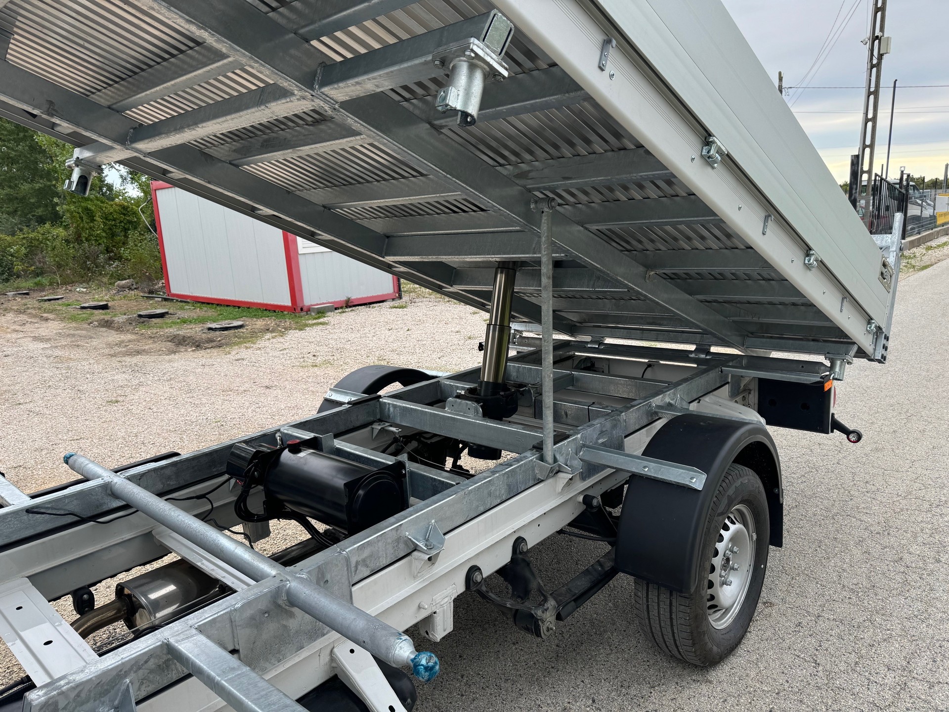 MAN Voll-Alu-3-Seitenkipper 160Ps mit 3500kg Anhängerkupplung-image-13