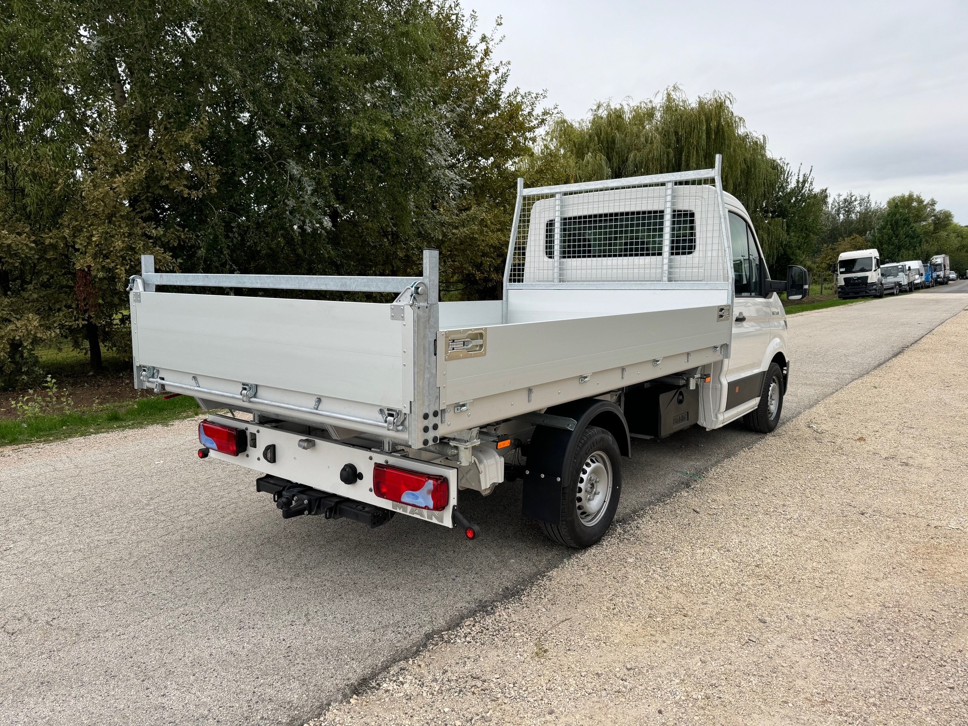 MAN Voll-Alu-3-Seitenkipper 160Ps mit 3500kg Anhängerkupplung-image-5
