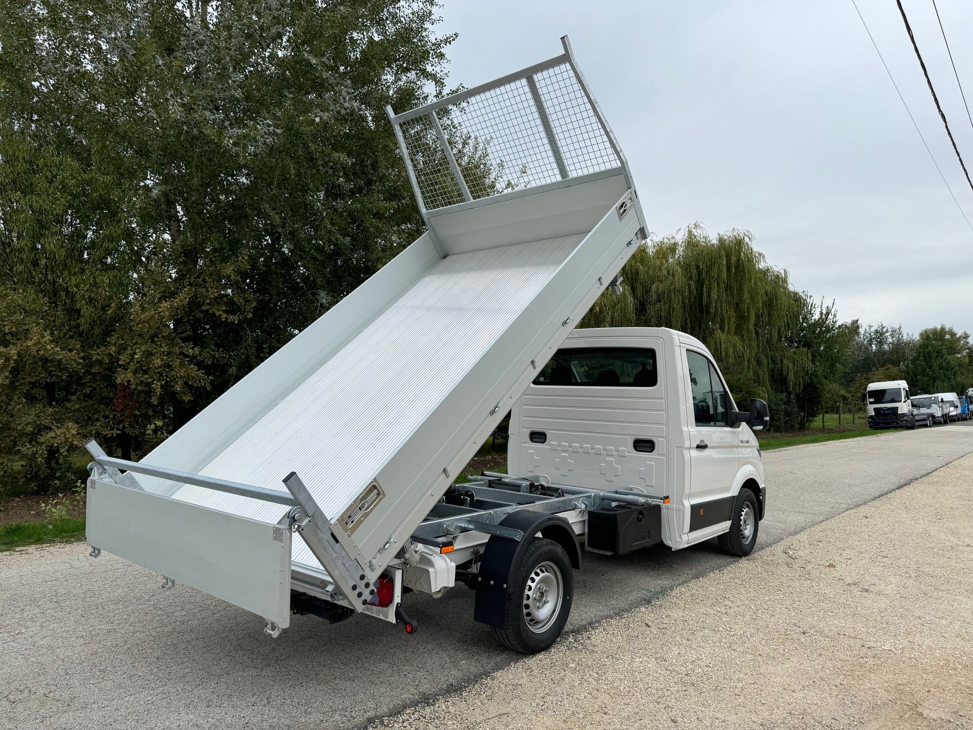 MAN Voll-Alu-3-Seitenkipper 160Ps mit 3500kg Anhängerkupplung-image-1