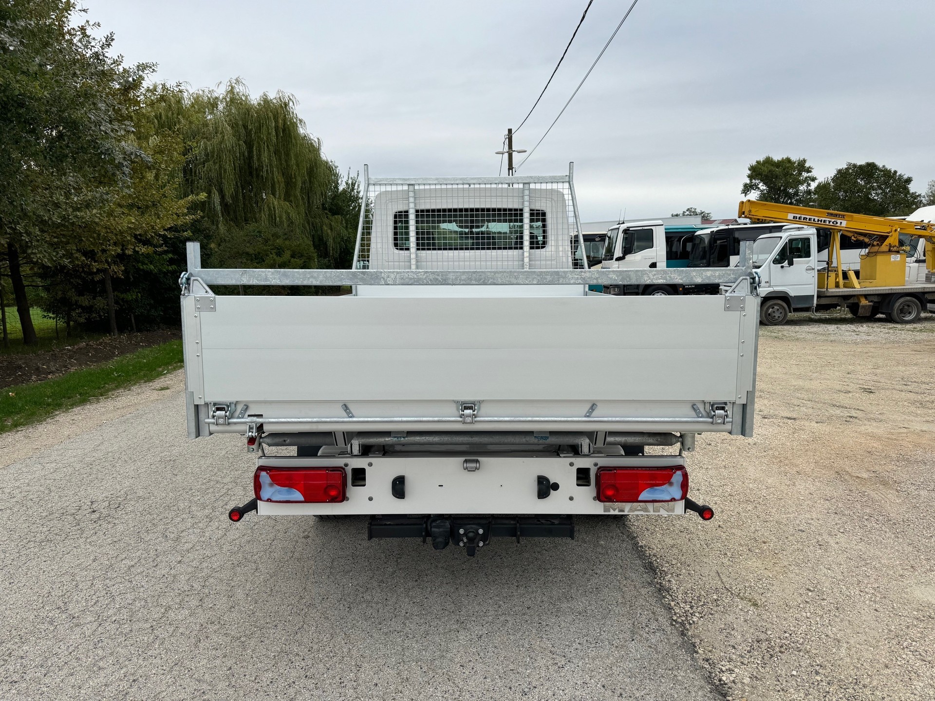 MAN Voll-Alu-3-Seitenkipper 160Ps mit 3500kg Anhängerkupplung-image-4