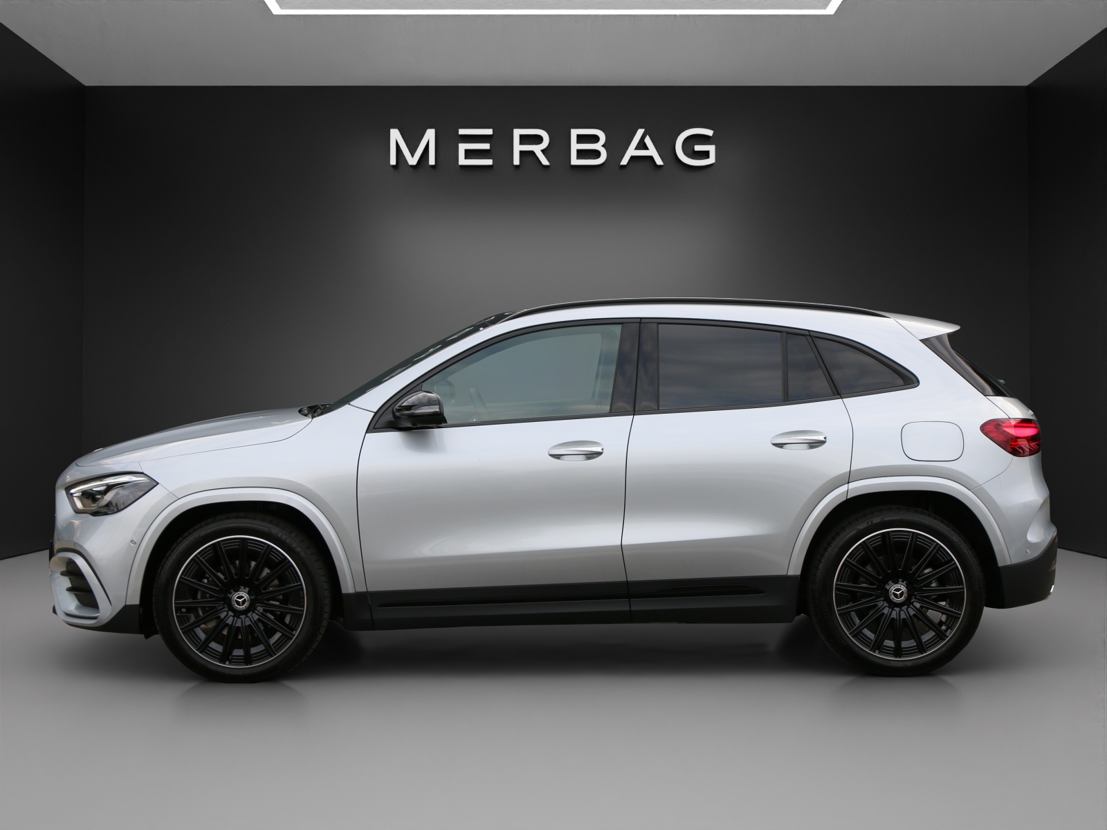 MERCEDES-BENZ GLA 220d 4Matic 8G-DCT-image-1