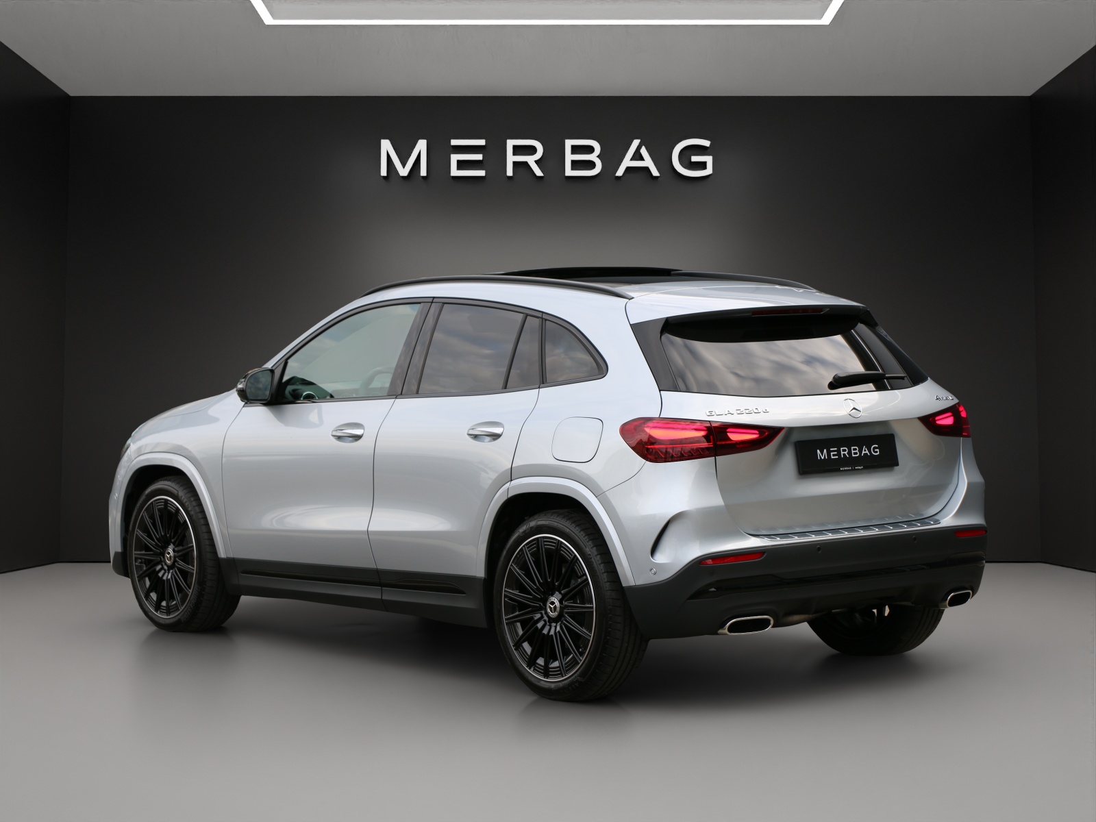 MERCEDES-BENZ GLA 220d 4Matic 8G-DCT-image-2