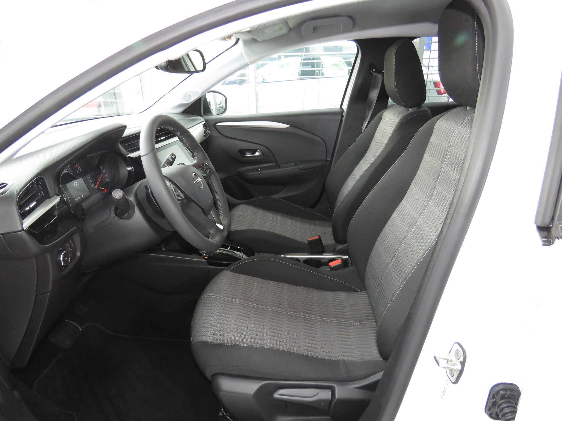 OPEL Corsa 1.2 TP Edition Automat-image-8