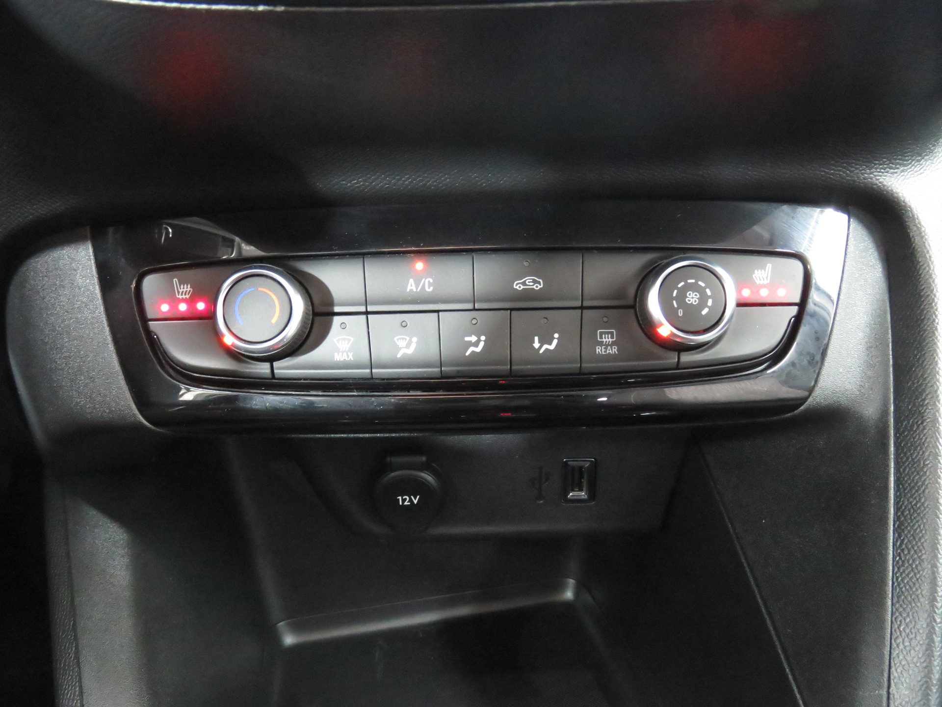 OPEL Corsa 1.2 TP Edition Automat-image-18