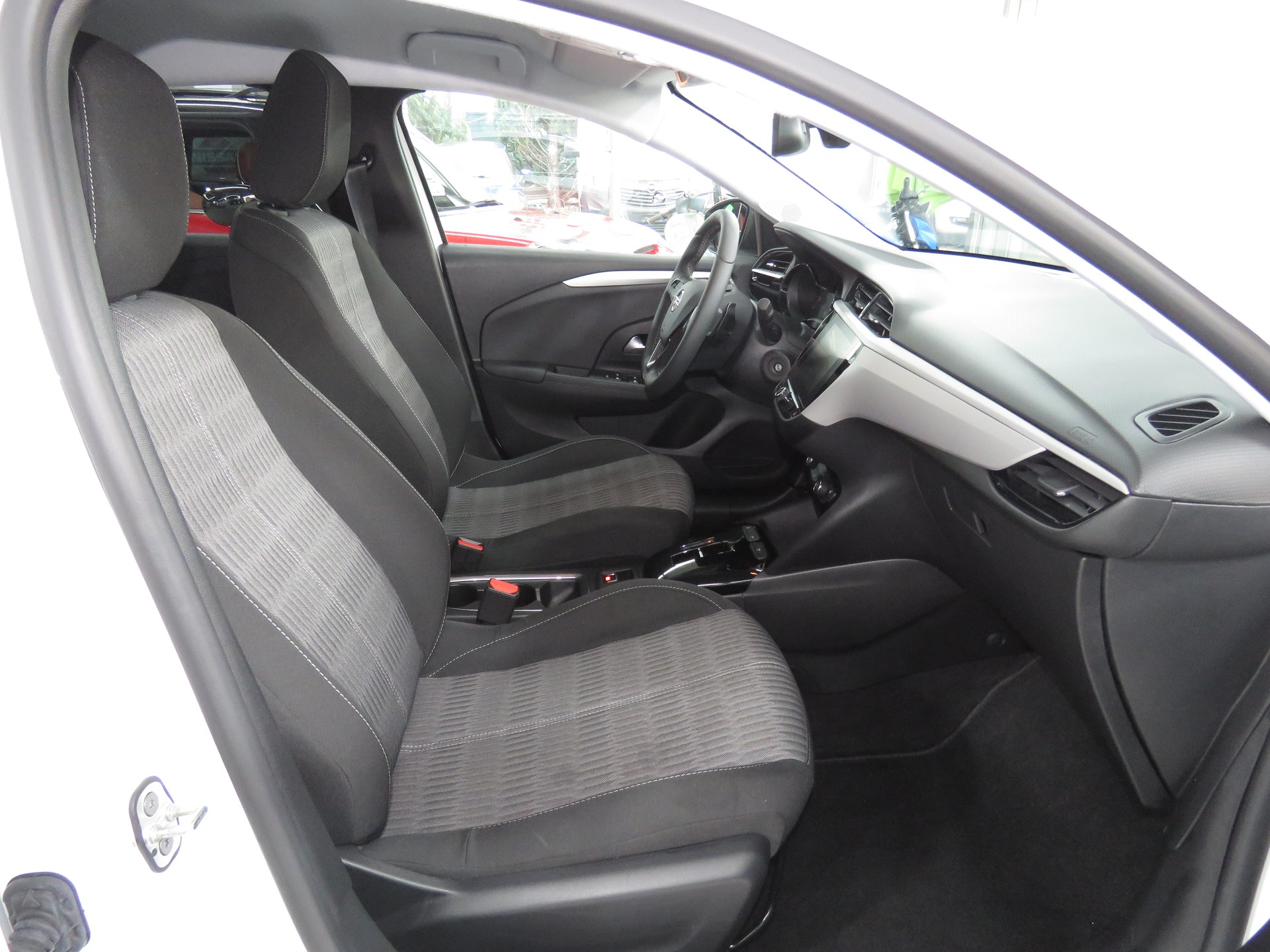 OPEL Corsa 1.2 TP Edition Automat-image-12