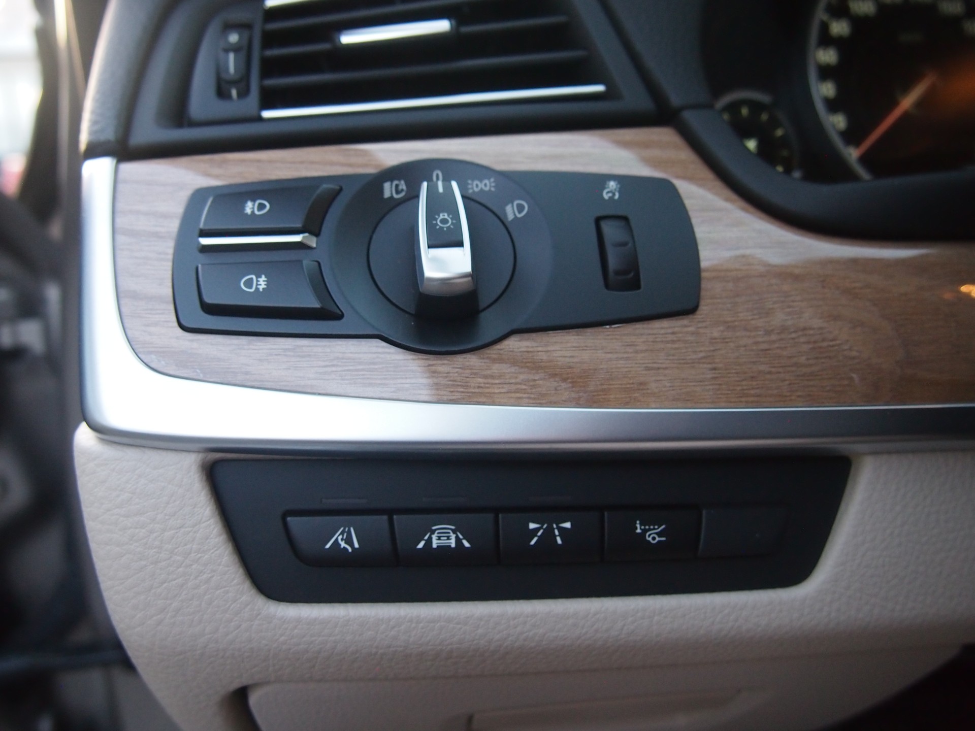 BMW 528i xDrive Luxury Line Steptronic-image-7