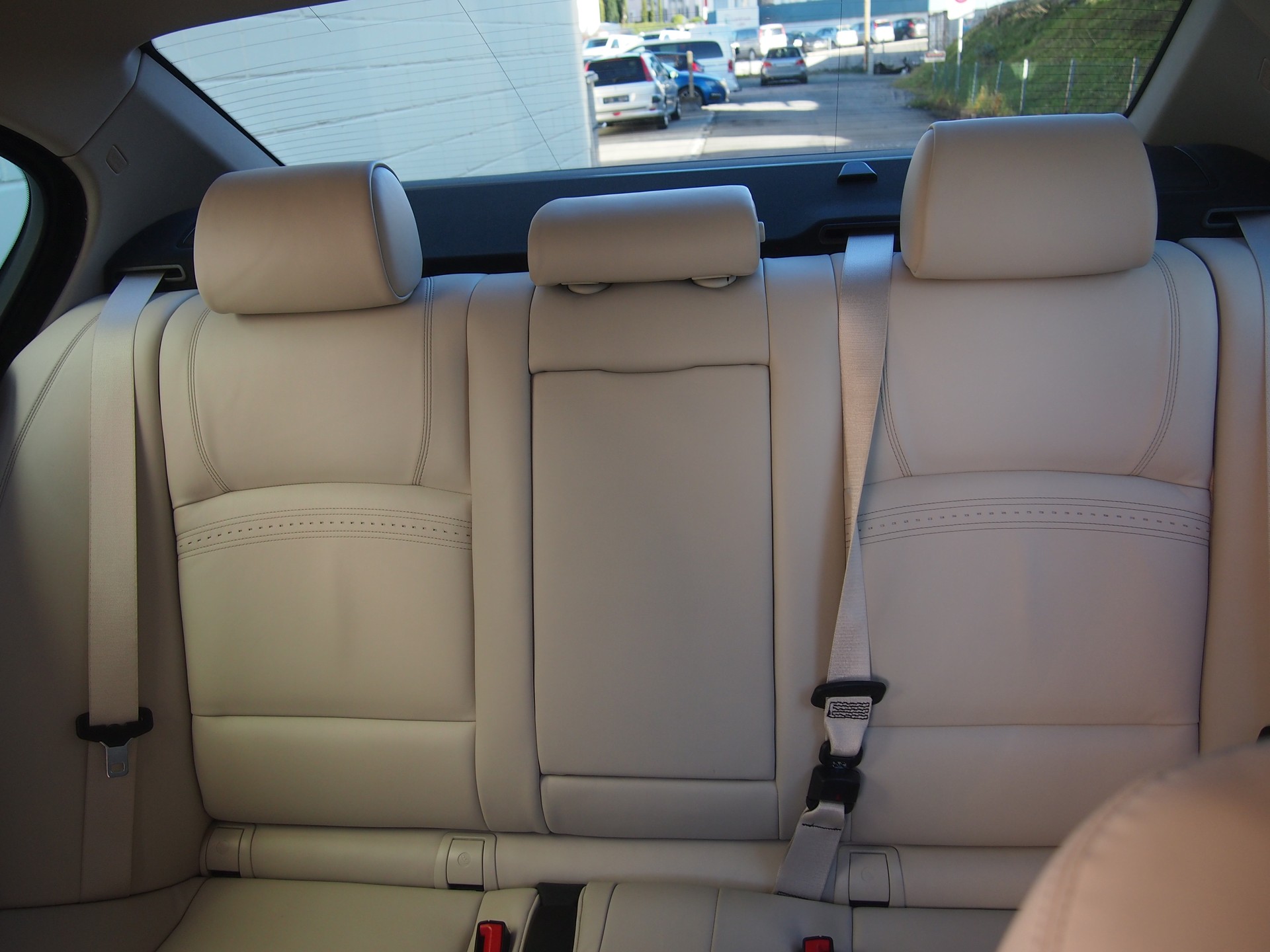 BMW 528i xDrive Luxury Line Steptronic-showroom-element-2
