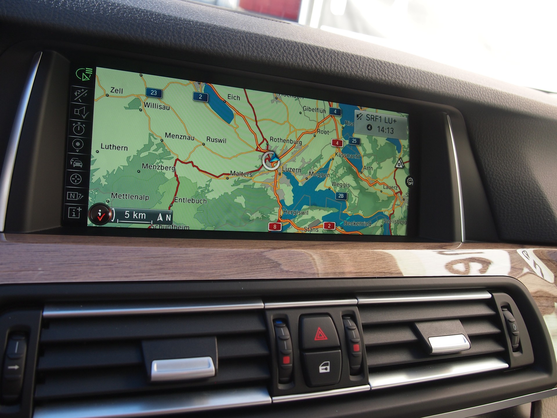 BMW 528i xDrive Luxury Line Steptronic-image-6