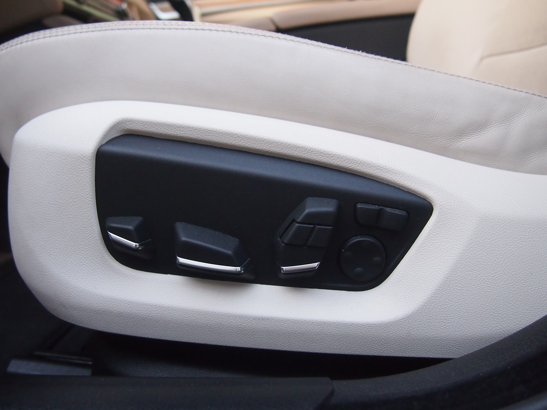 BMW 528i xDrive Luxury Line Steptronic-image-9