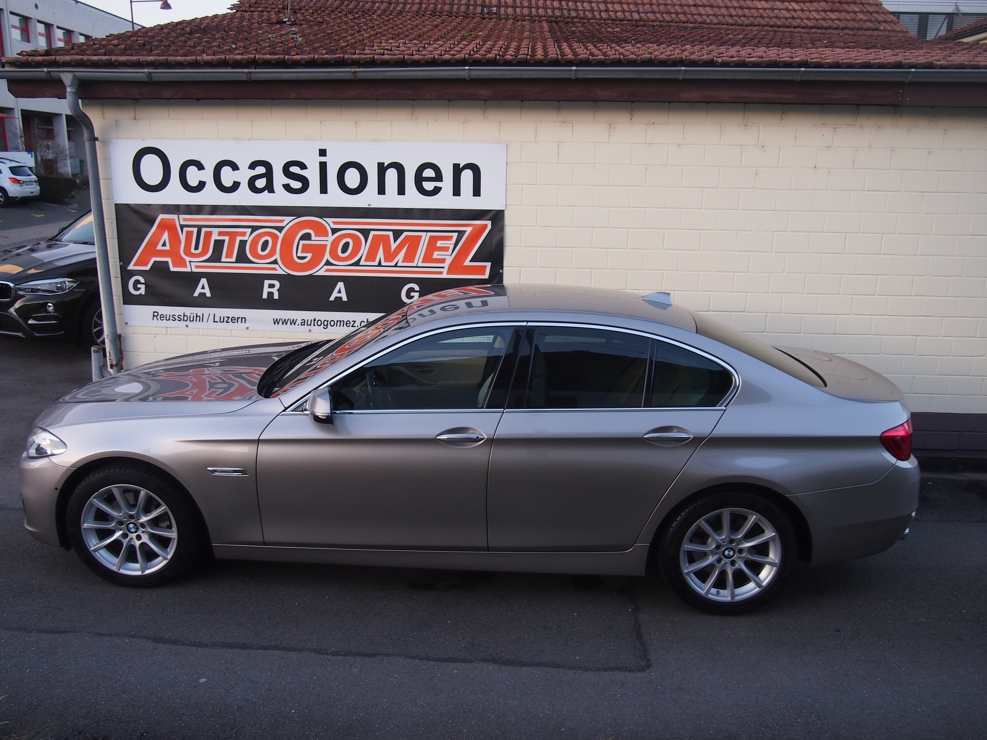 BMW 528i xDrive Luxury Line Steptronic-image-11