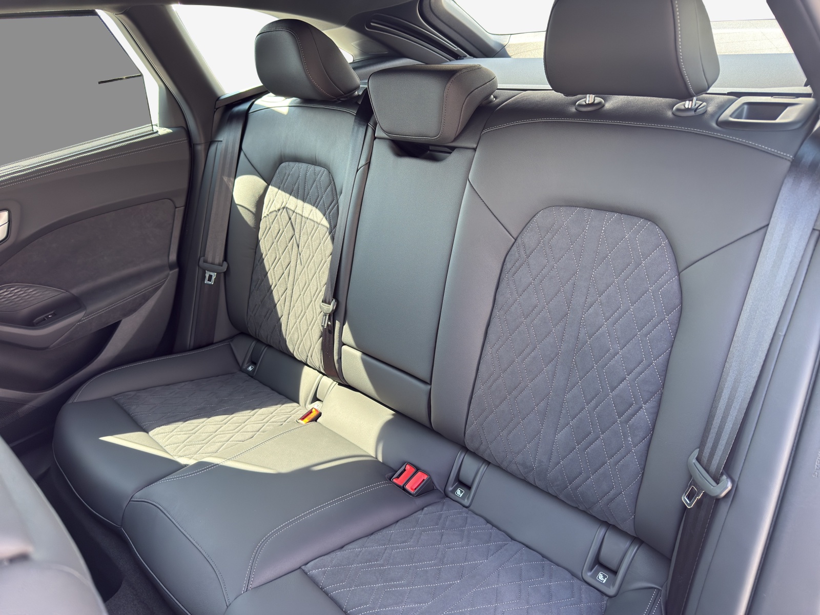 AUDI A5 Avant TDI quattro 150 kW Attraction S tronic-image-14