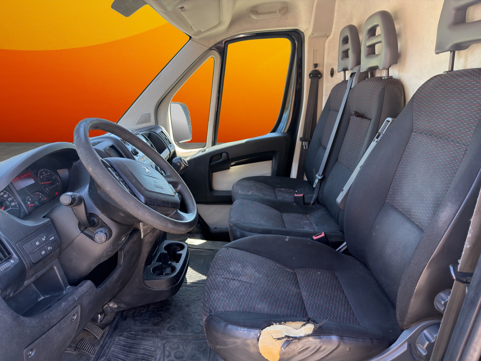 PEUGEOT Boxer 2.0 HDI 330 Allure L1H1-image-9