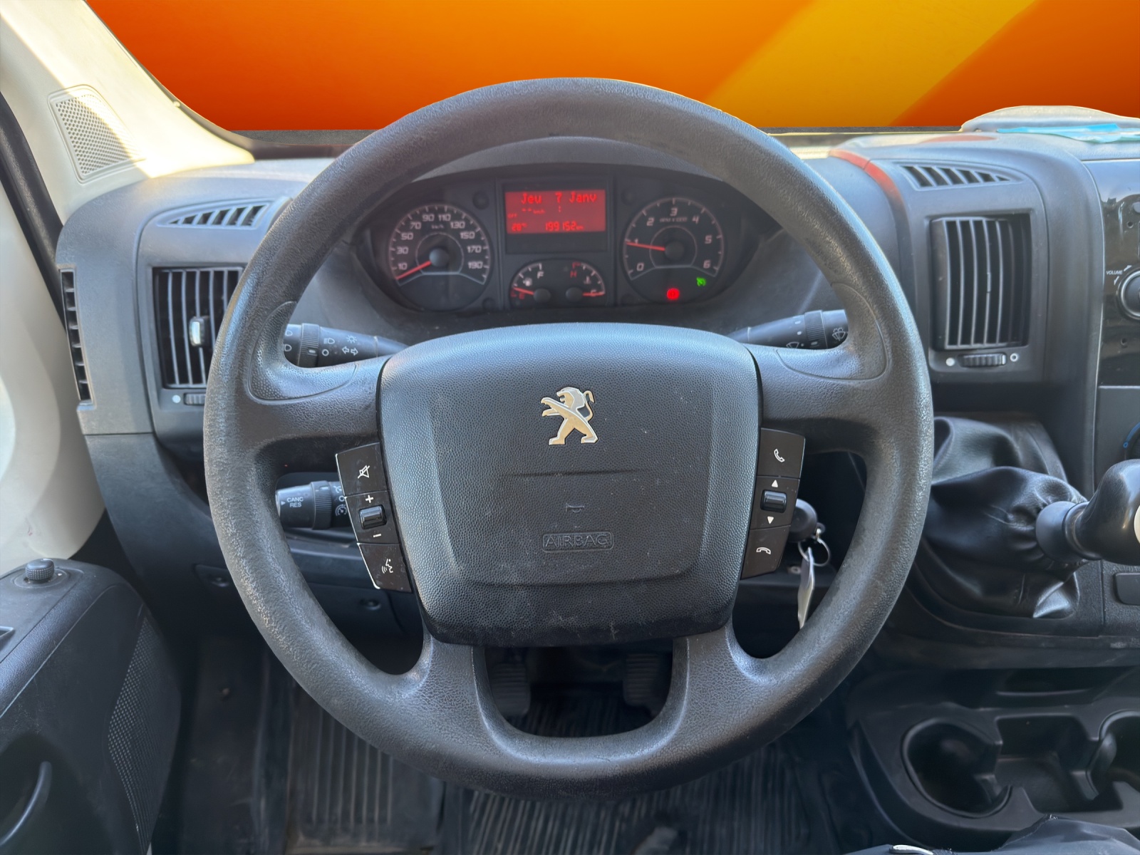 PEUGEOT Boxer 2.0 HDI 330 Allure L1H1-image-10