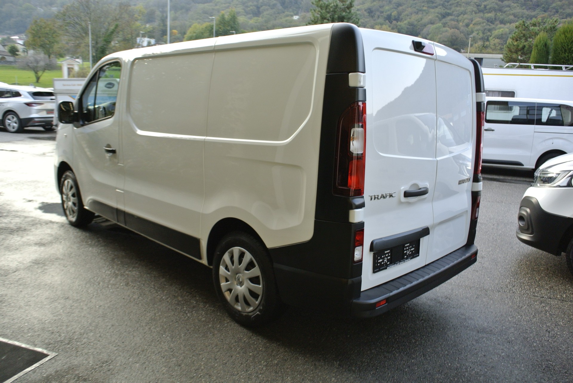RENAULT Trafic 2.0 Energy dCi 120 3.0t Business L1H1-image-10