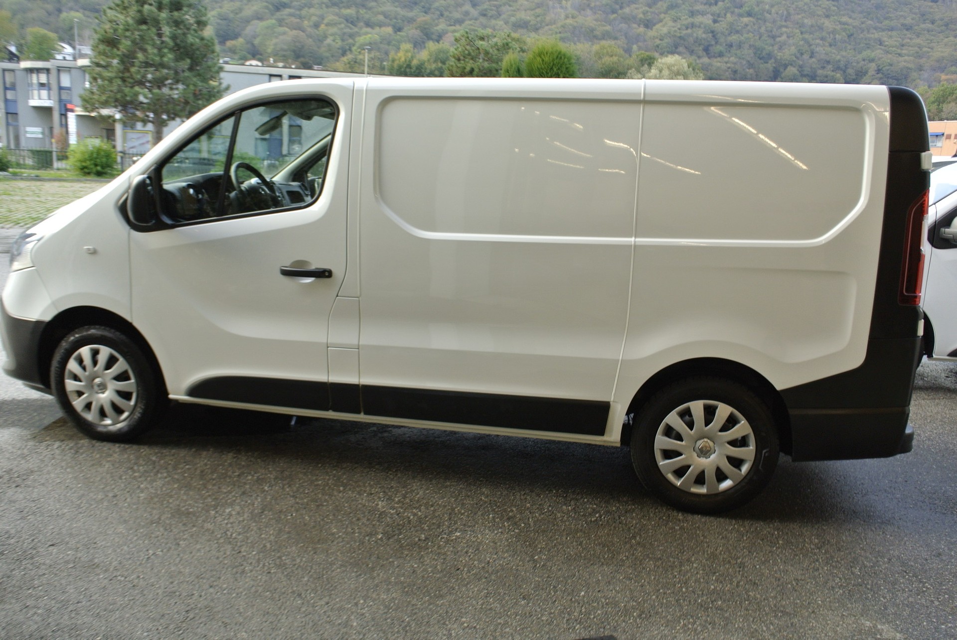 RENAULT Trafic 2.0 Energy dCi 120 3.0t Business L1H1-image-12