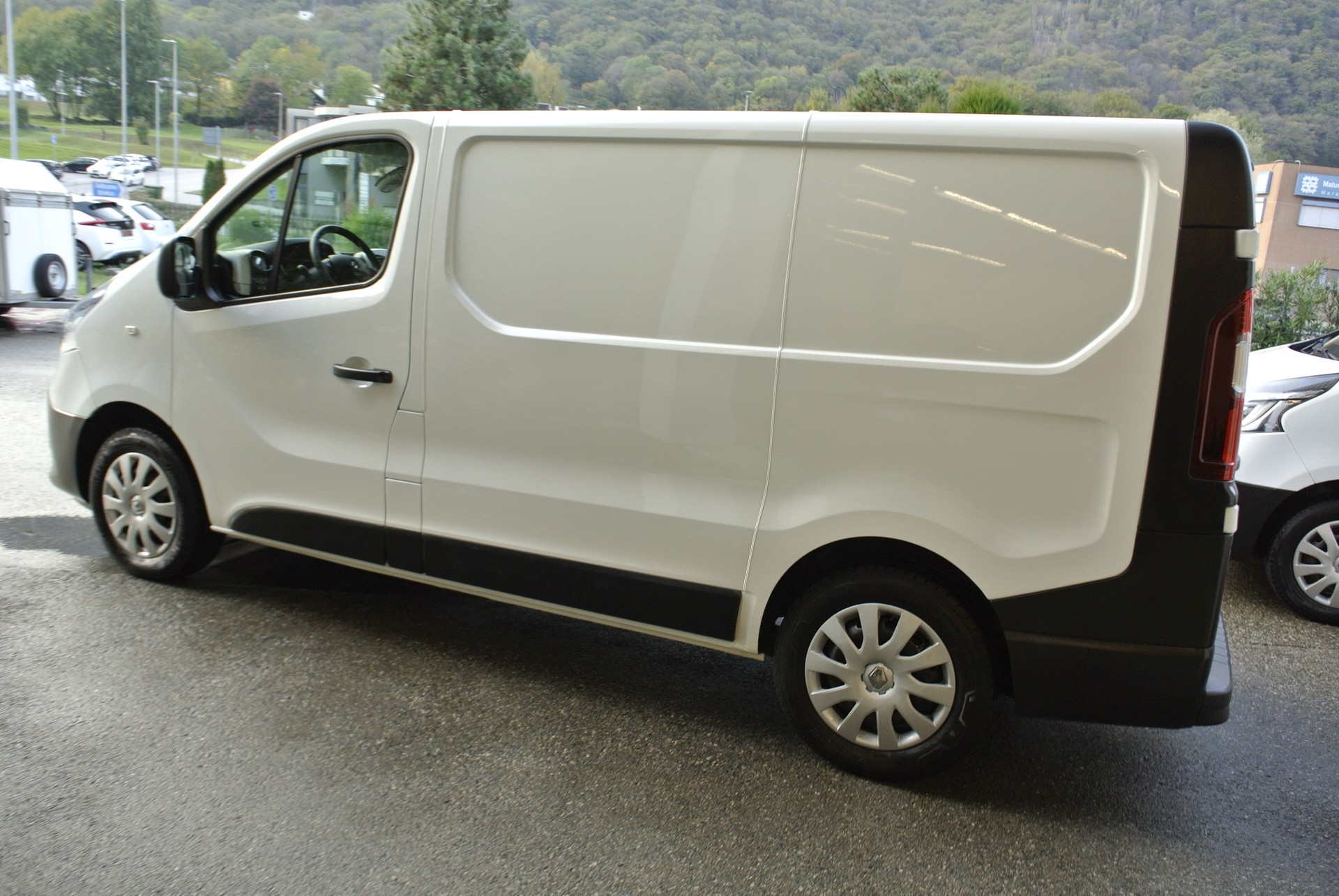 RENAULT Trafic 2.0 Energy dCi 120 3.0t Business L1H1-image-11