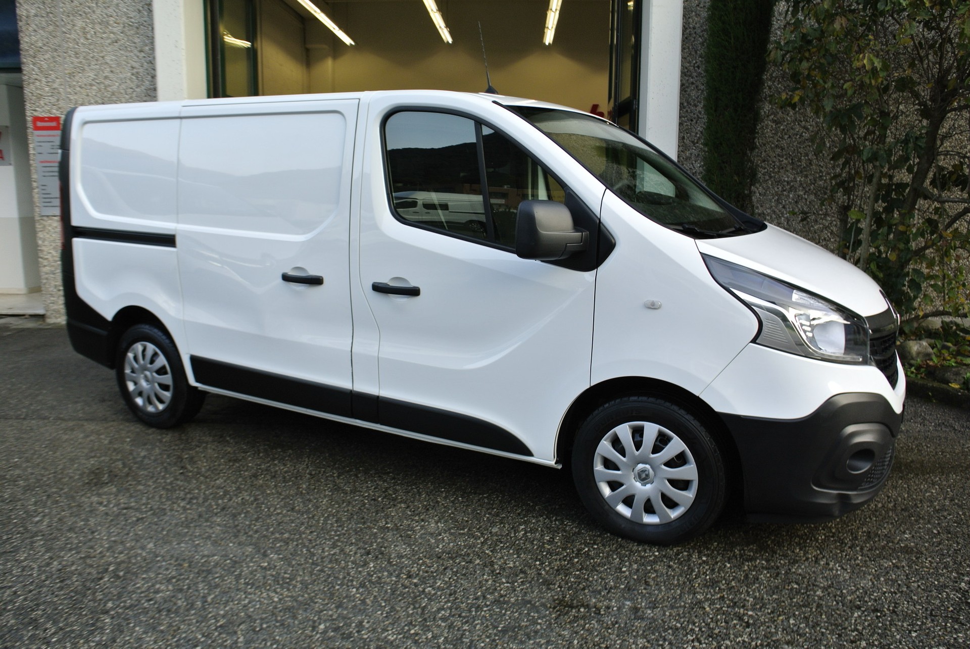 RENAULT Trafic 2.0 Energy dCi 120 3.0t Business L1H1-image-5