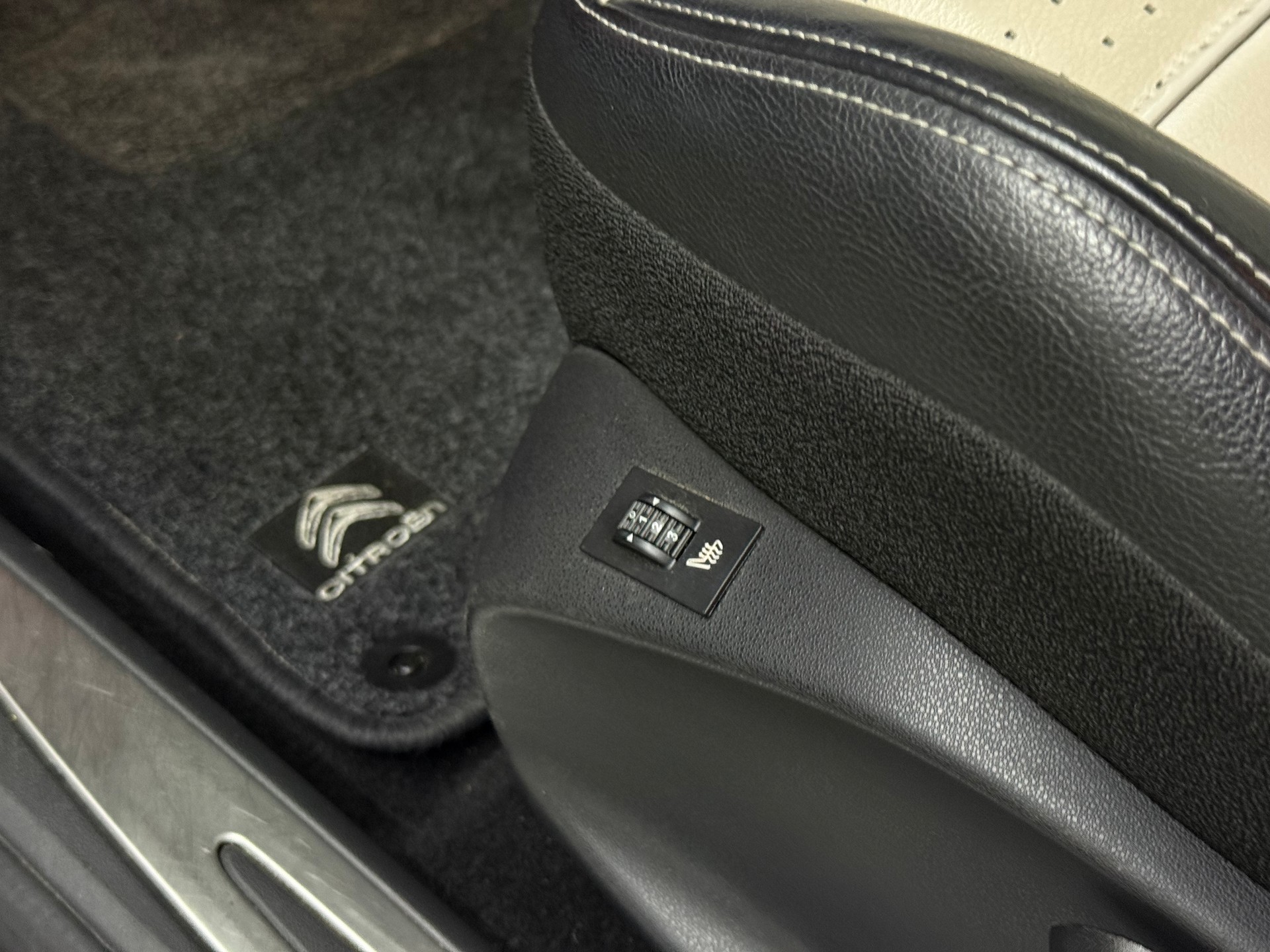 DS AUTOMOBILES DS3 1.6 VTi SO Chic-image-12