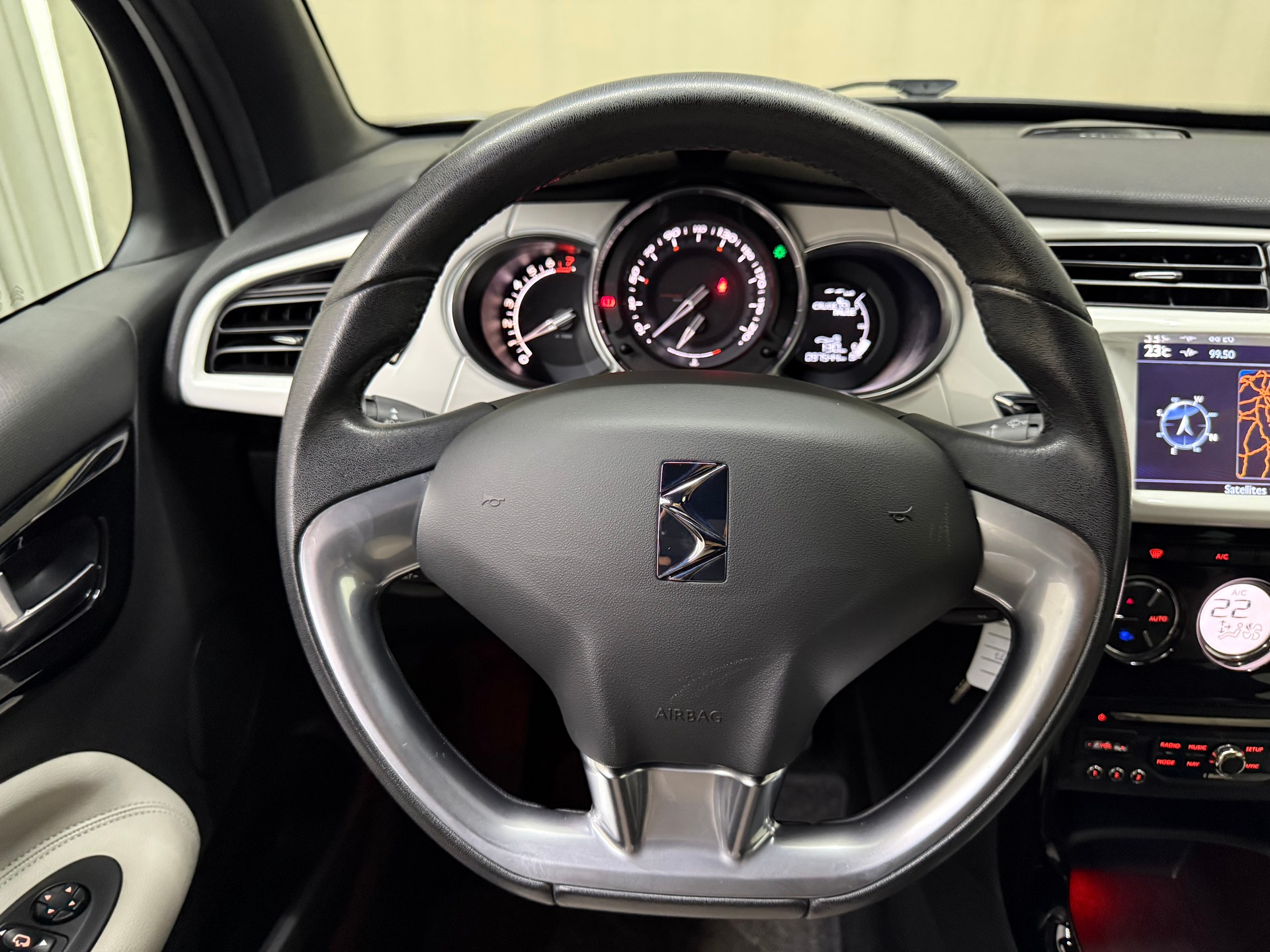 DS AUTOMOBILES DS3 1.6 VTi SO Chic-image-9