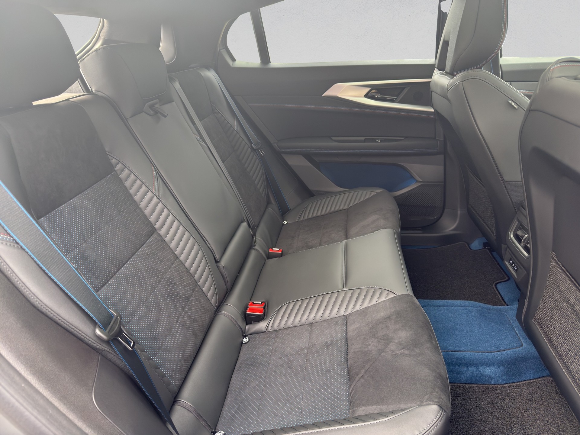 RENAULT Rafale 1.2 E-Tech Plug-in Hybrid 300 4x4 Atelier Alpine-image-13