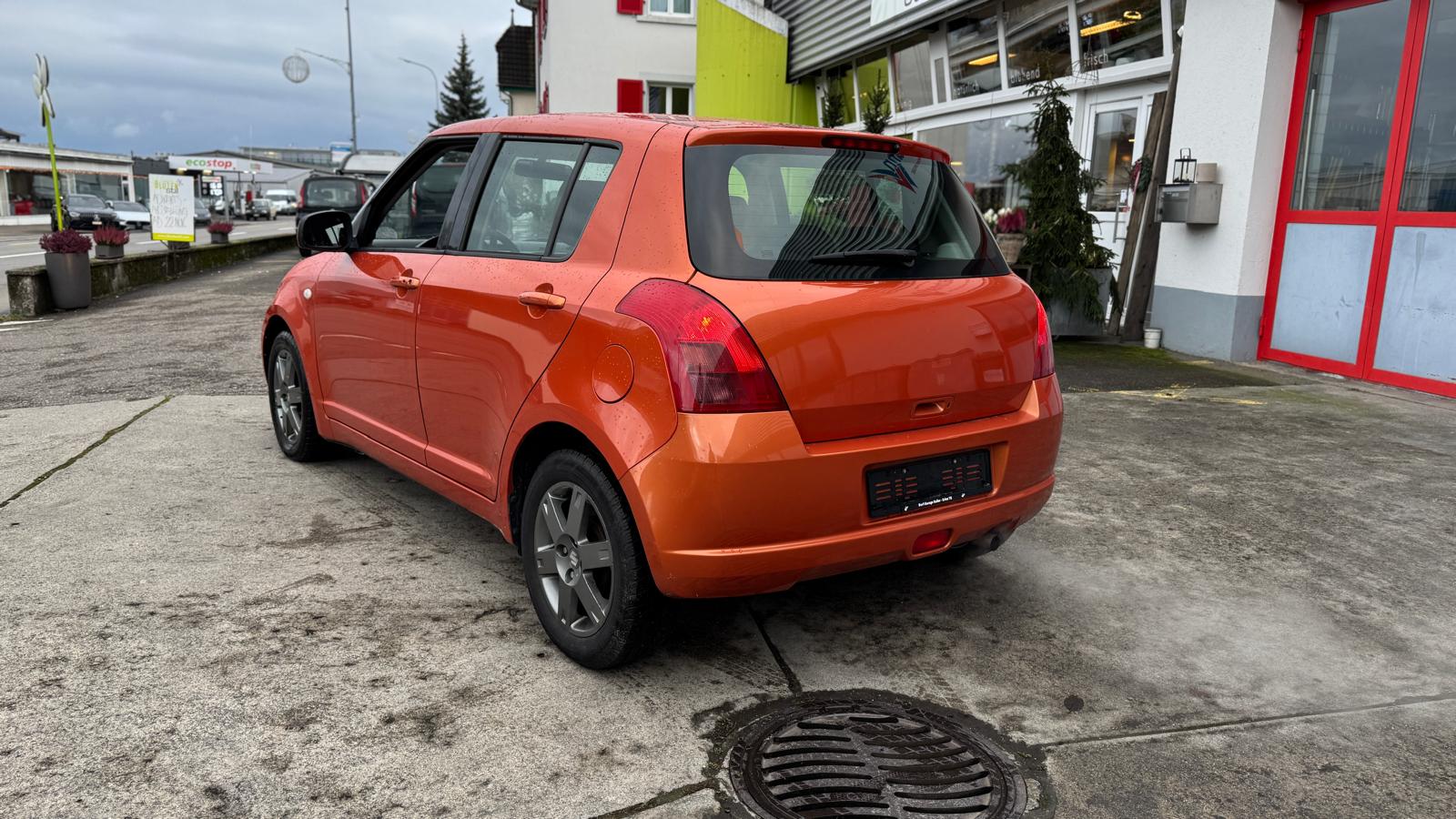 SUZUKI Swift 1.3i 16V GL-image-2