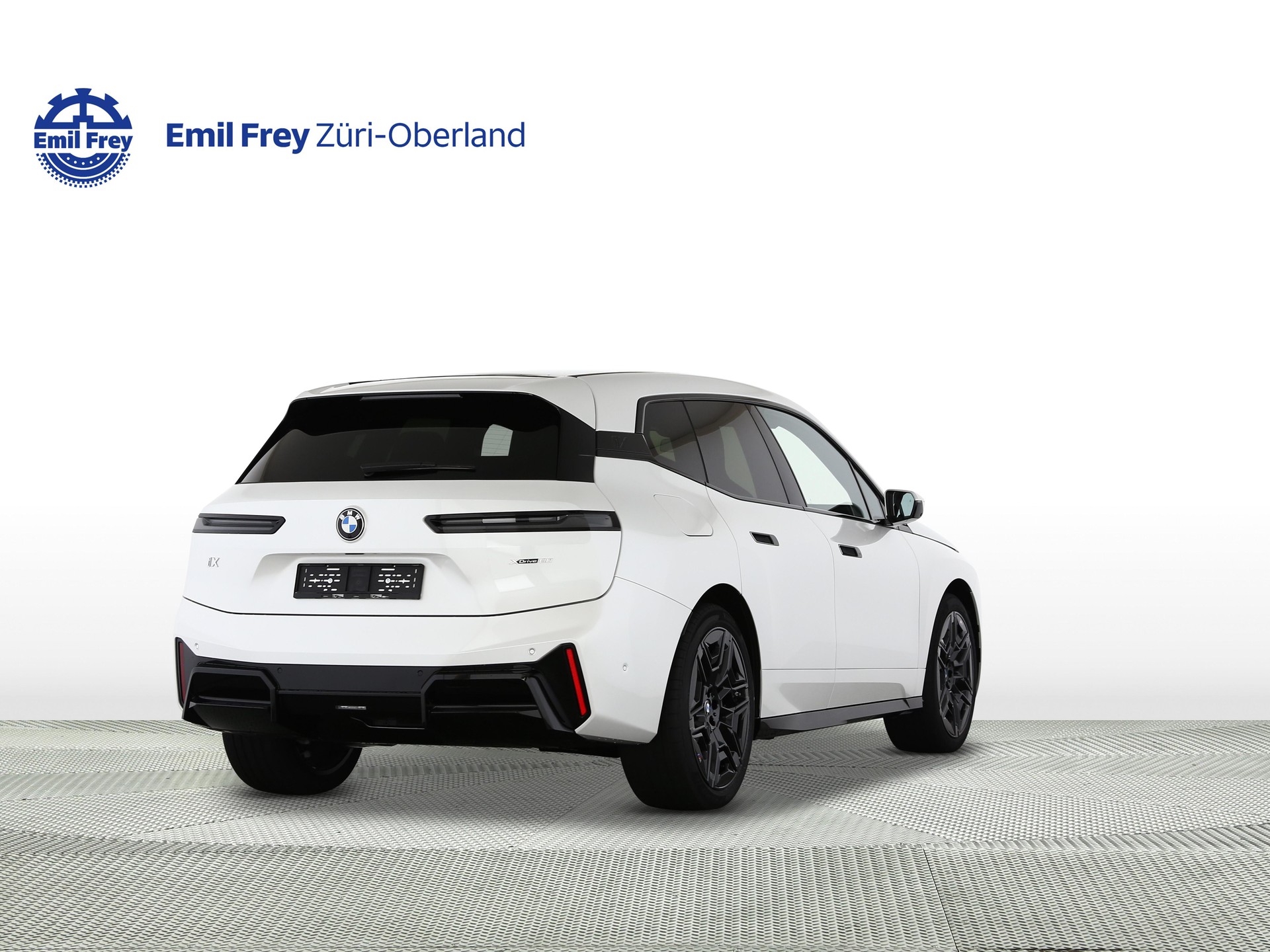 BMW iX xDrive60-image-2