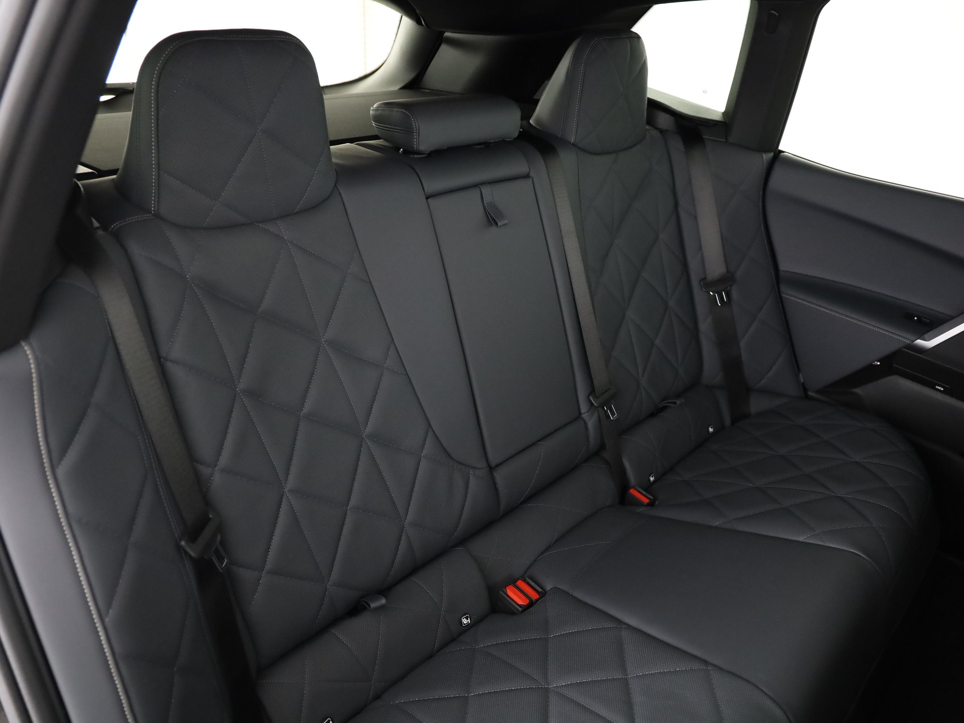 BMW iX xDrive60-image-5