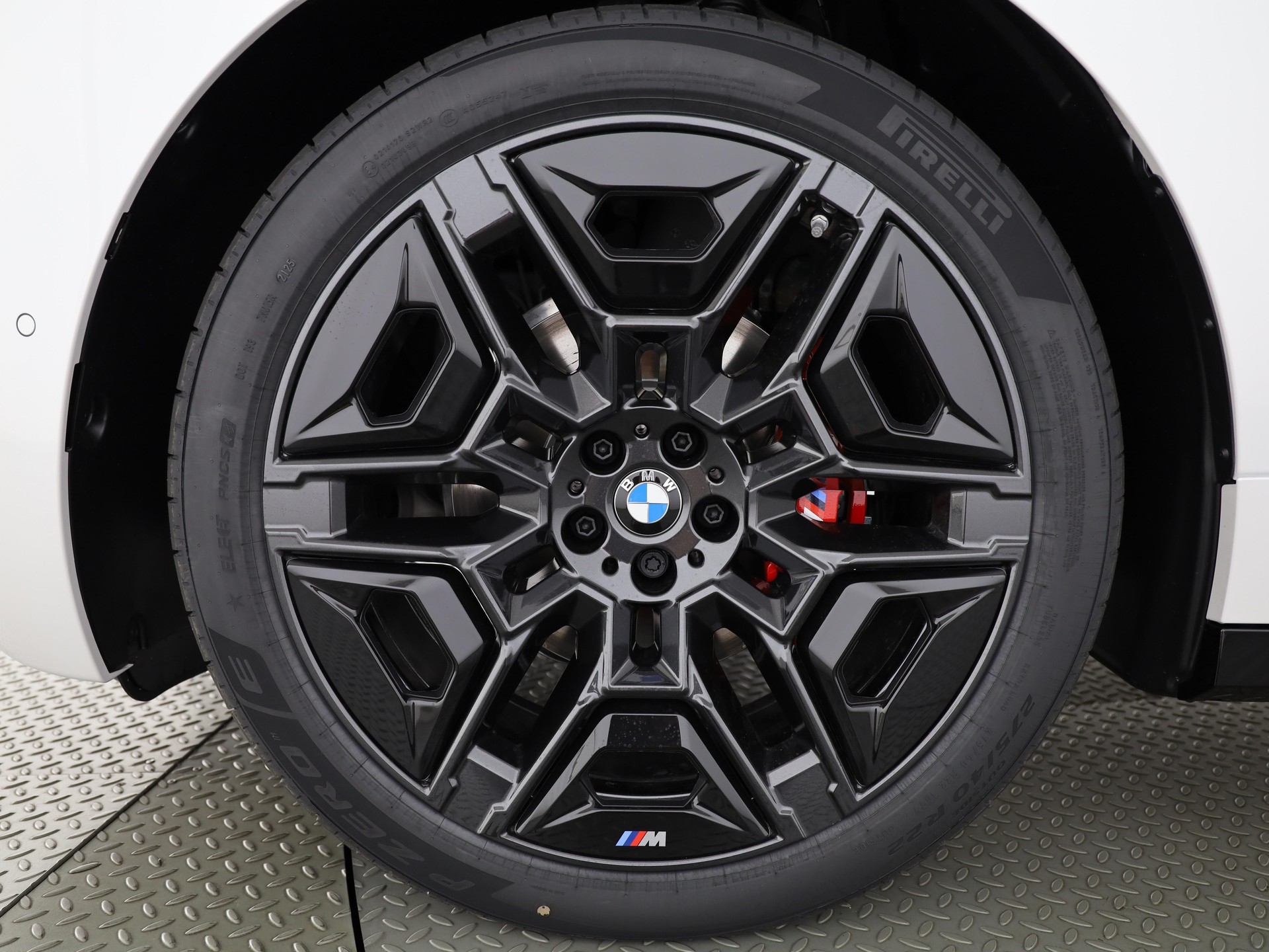 BMW iX xDrive60-image-6