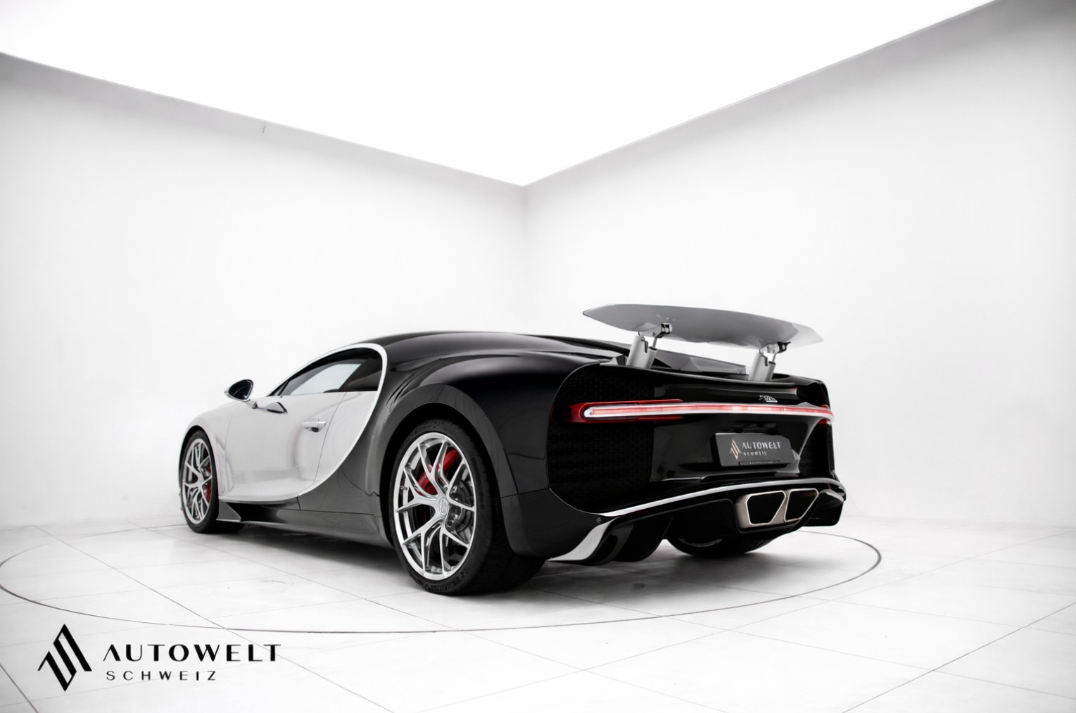 BUGATTI CHIRON SPORT La Mer Argentée-image-2