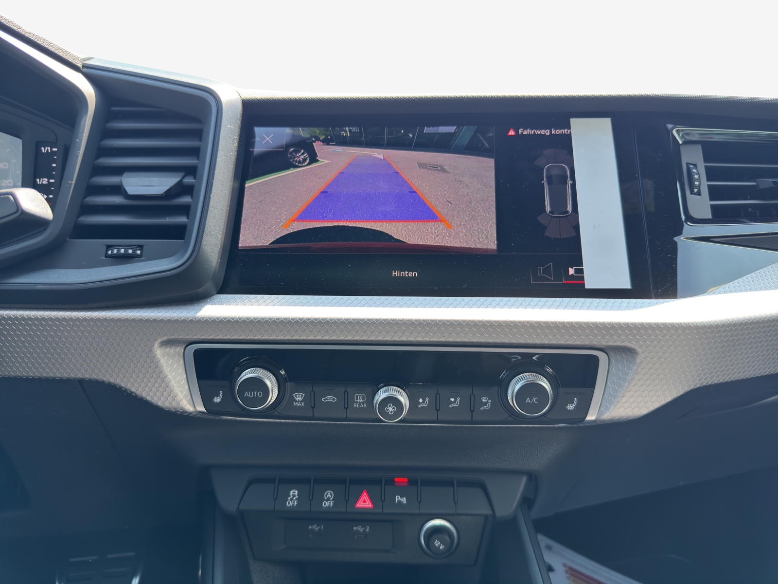 AUDI A1 Sportback 30 TFSI S Line Attraction S-tronic-image-12