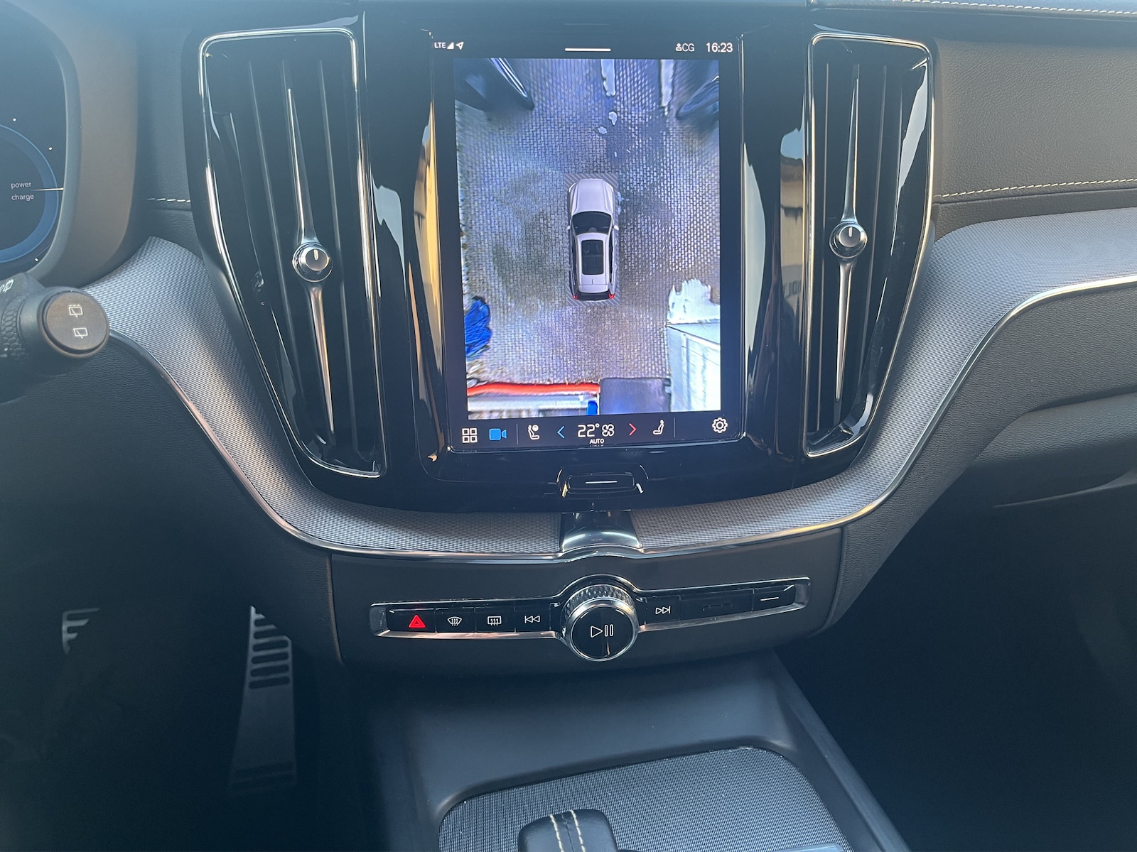 VOLVO XC60 2.0 T8 TE Polestar eAWD-image-14