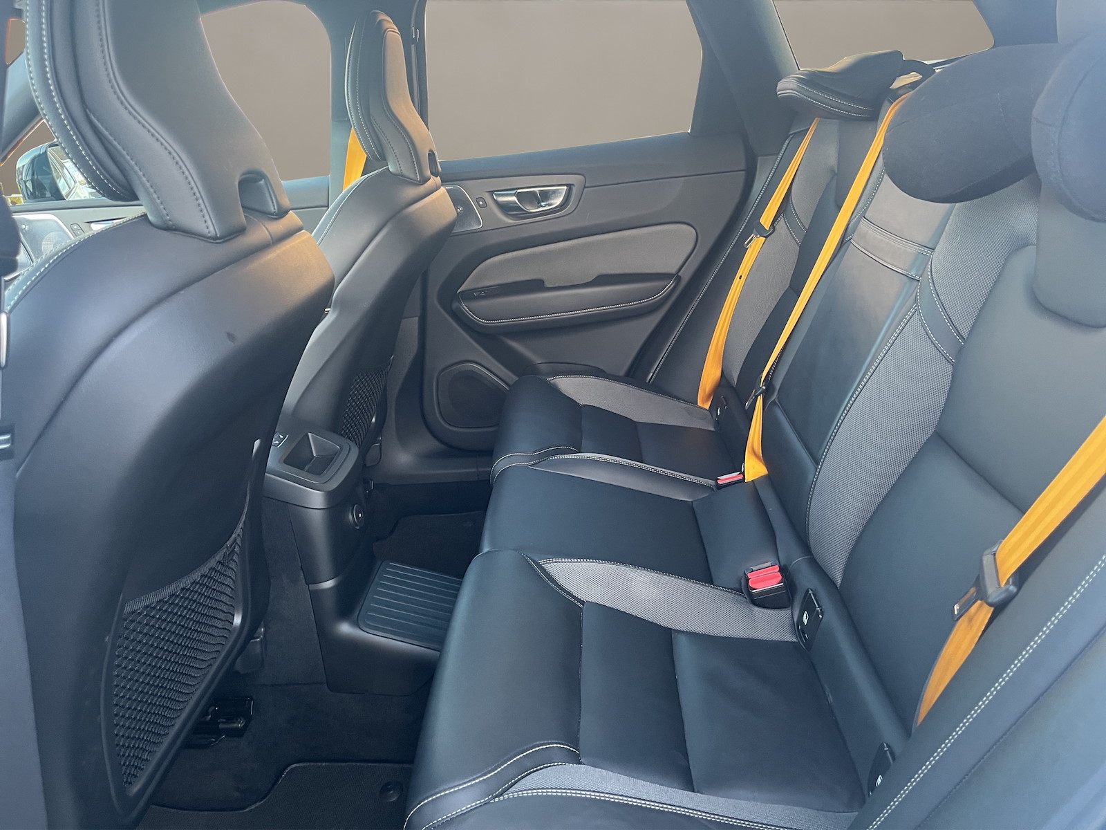 VOLVO XC60 2.0 T8 TE Polestar eAWD-image-9