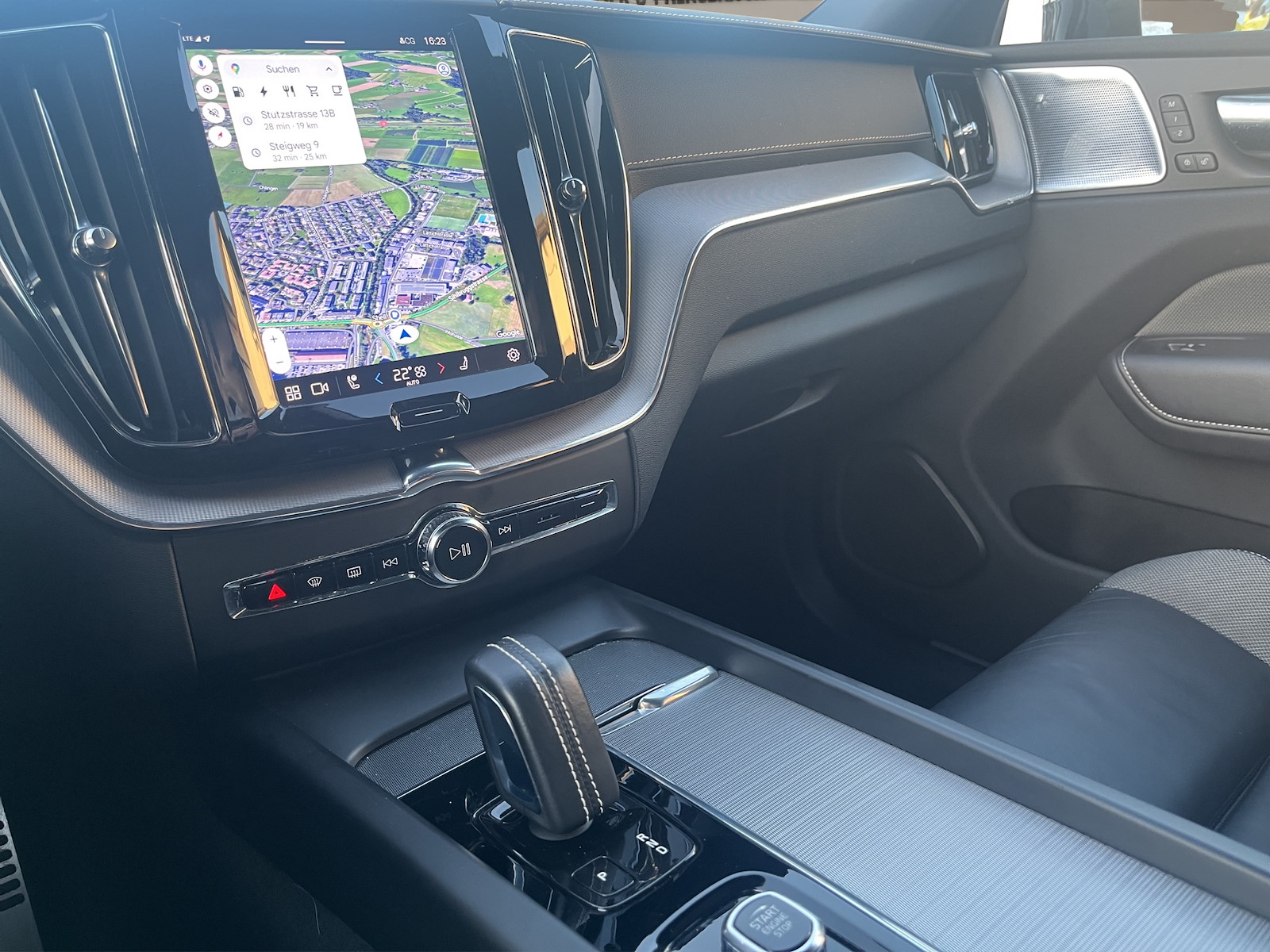 VOLVO XC60 2.0 T8 TE Polestar eAWD-image-15
