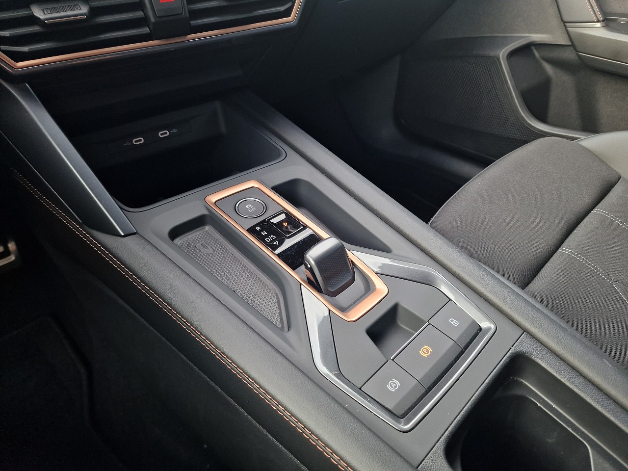 CUPRA LEON ST 1.5 eTSI DSG-image-25