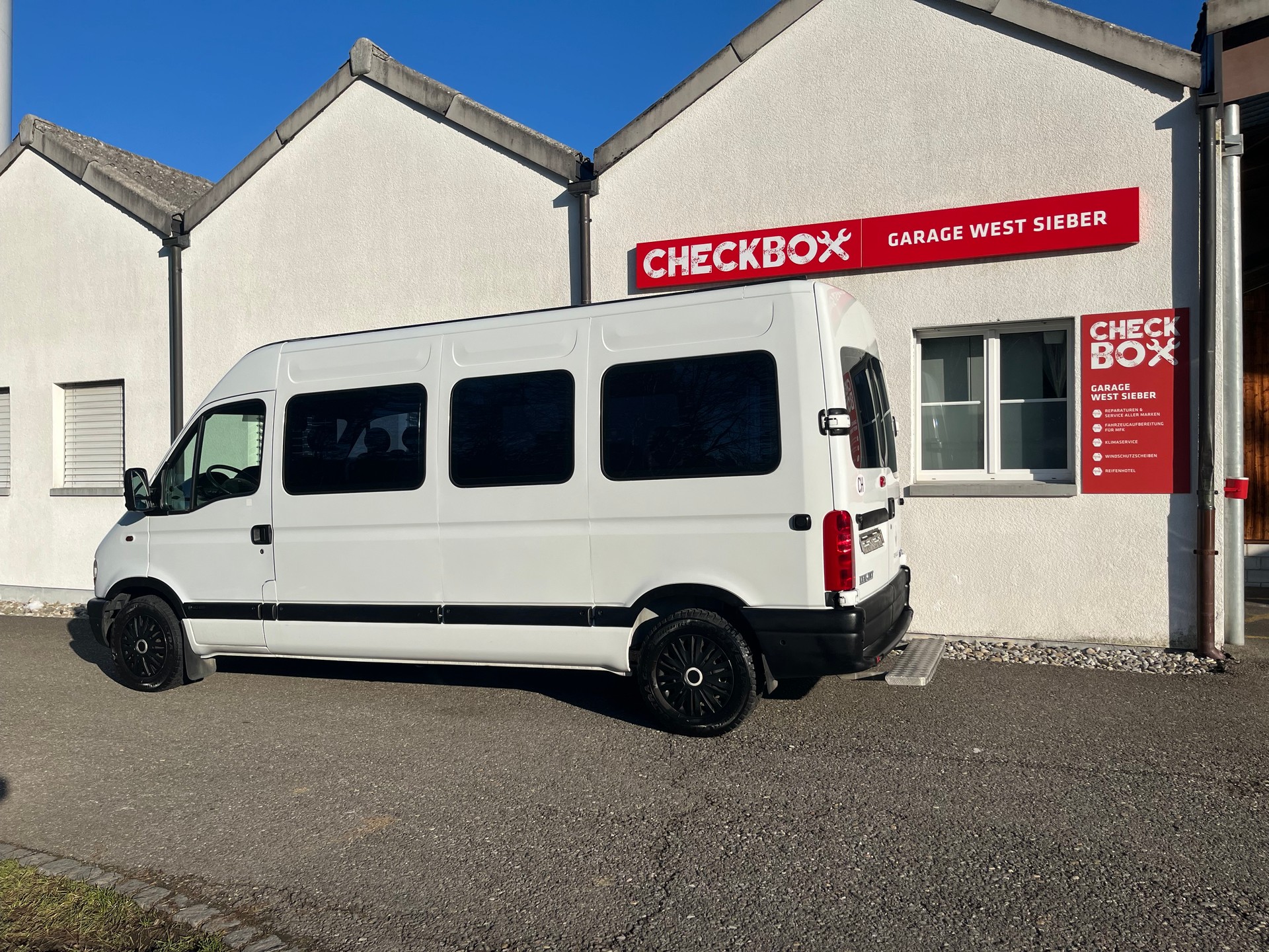 RENAULT Master T35-115 2.5 dCi-image-2