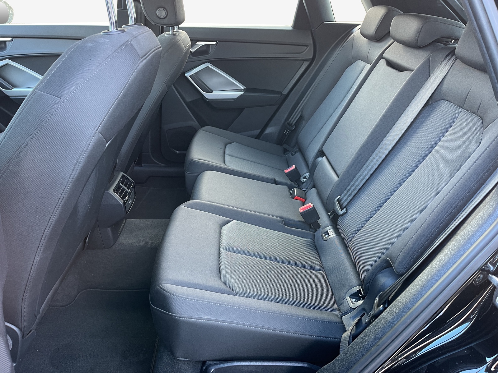 AUDI Q3 40 TDI advanced quattro S-tronic-image-11
