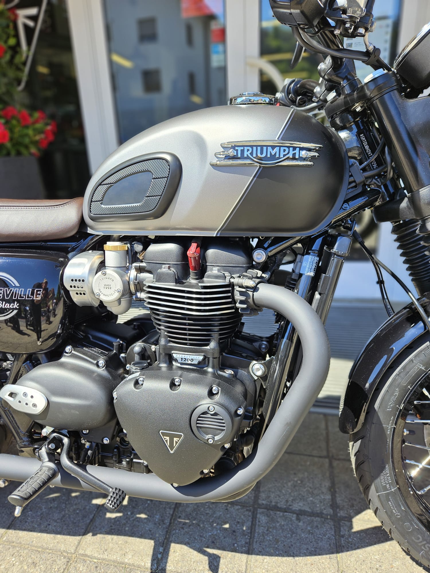 TRIUMPH Bonneville T120 Black-image-7