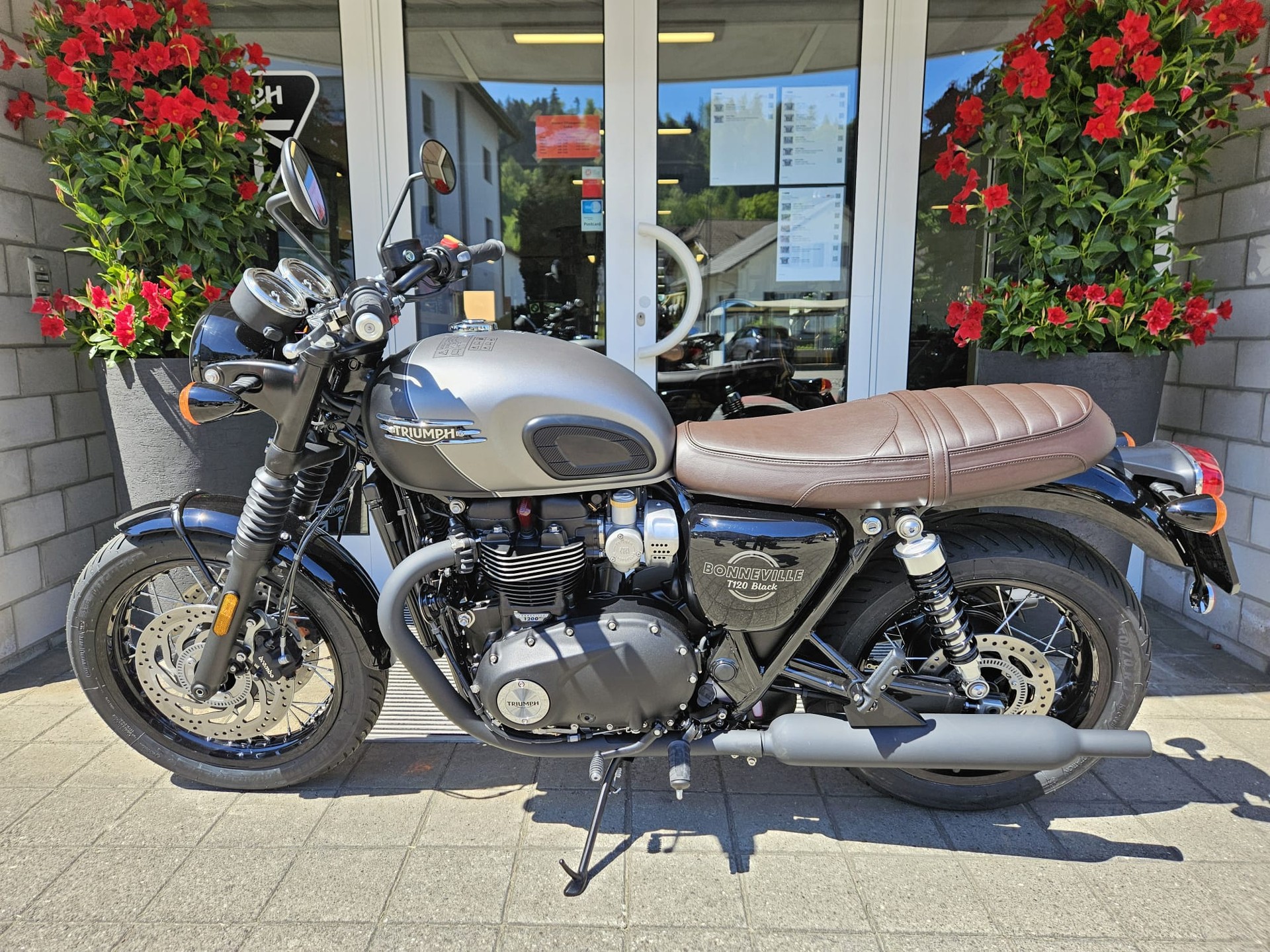 TRIUMPH Bonneville T120 Black-image-4