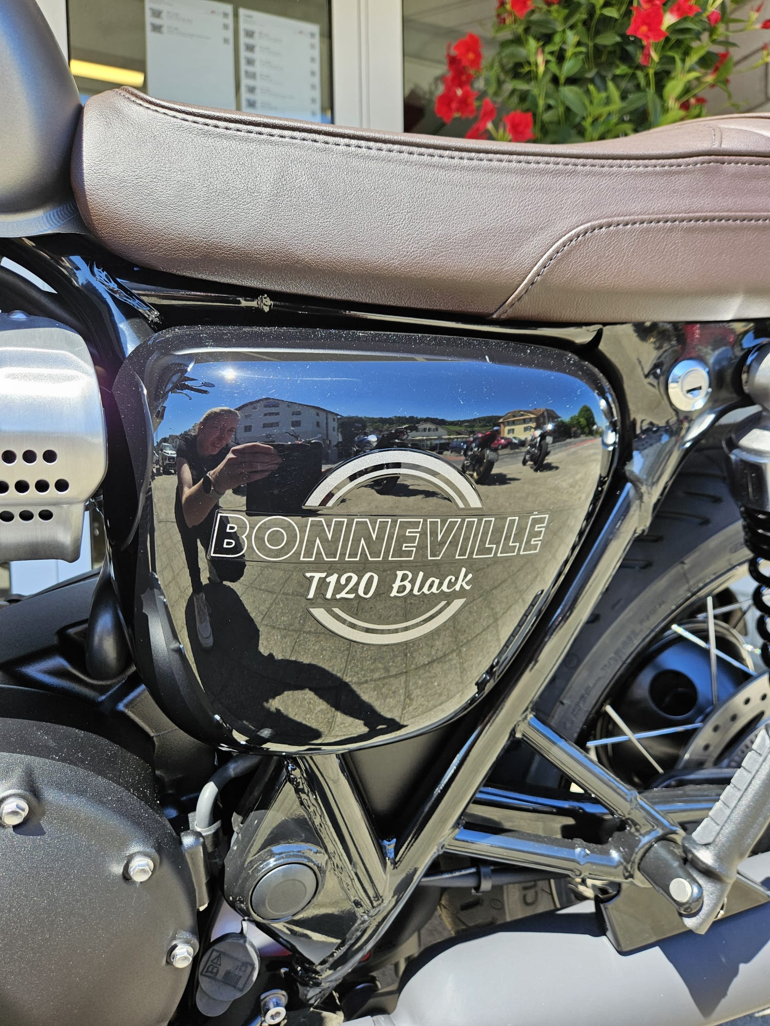 TRIUMPH Bonneville T120 Black-image-8