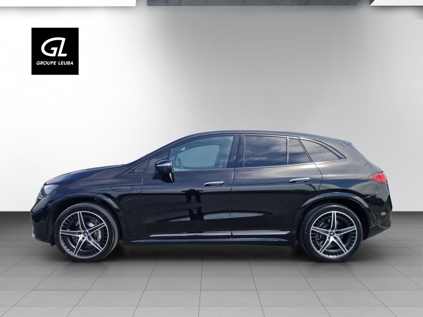 MERCEDES-BENZ EQE SUV AMG 43 4 Matic-showroom-element-3