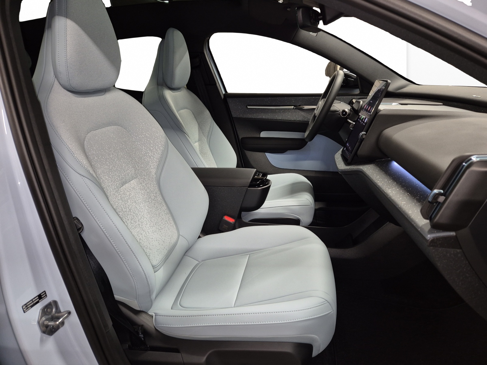 VOLVO EX30 E60 Twin Ultra Performance AWD-image-17