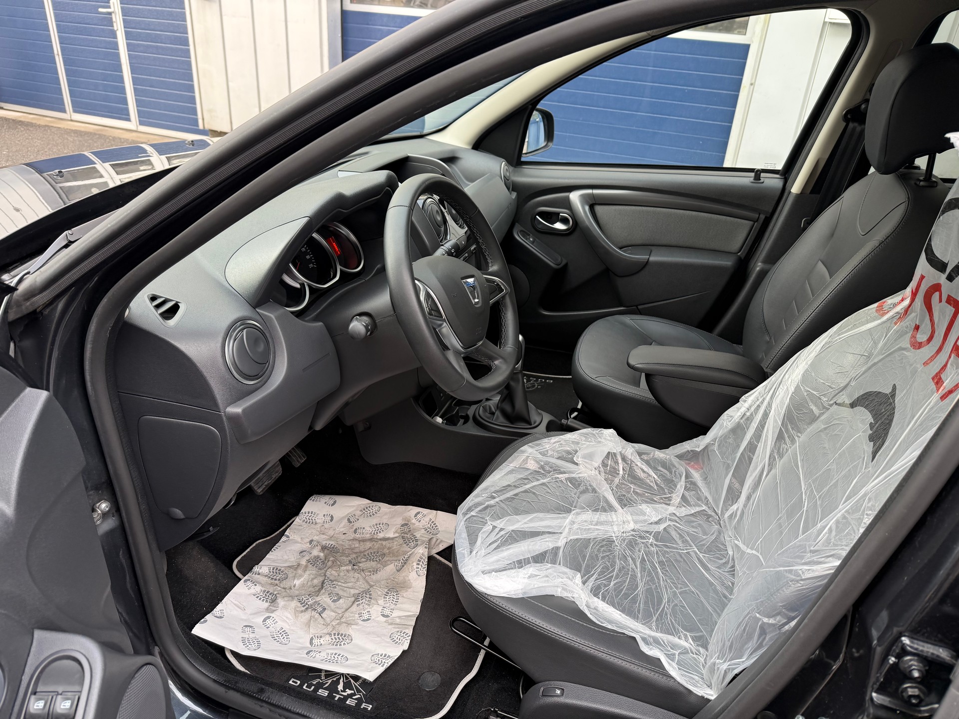 DACIA Duster 1.5 dCi Fischer man's Friend 4x2 EDC-image-8