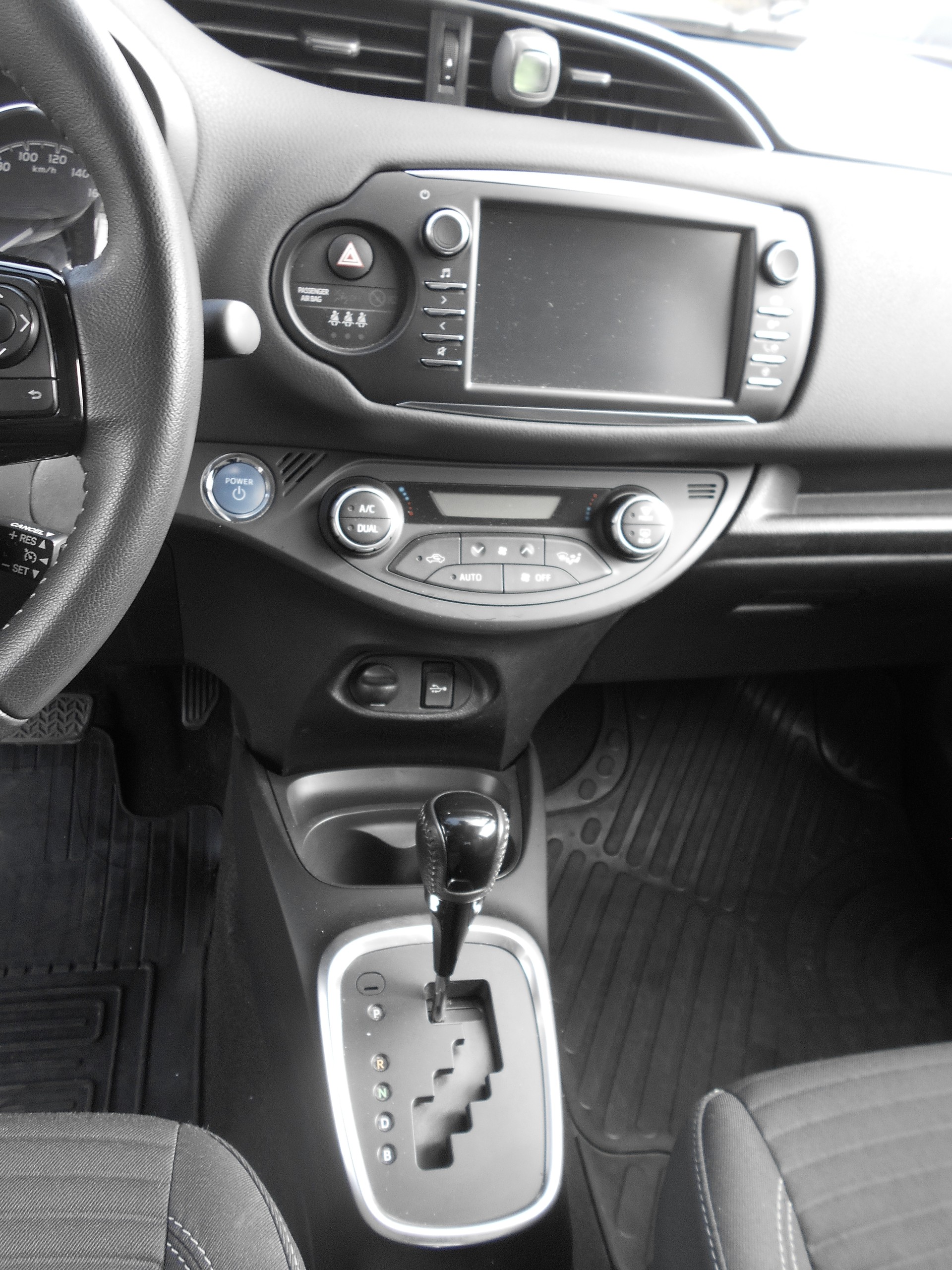 TOYOTA Yaris 1.5 VVT-i Hybrid Style e-CVT-image-8