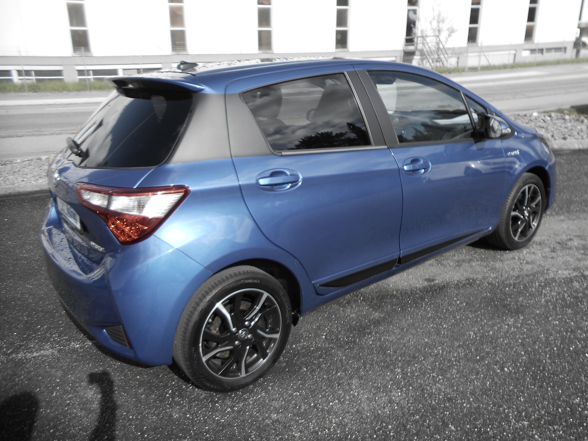 TOYOTA Yaris 1.5 VVT-i Hybrid Style e-CVT-image-1