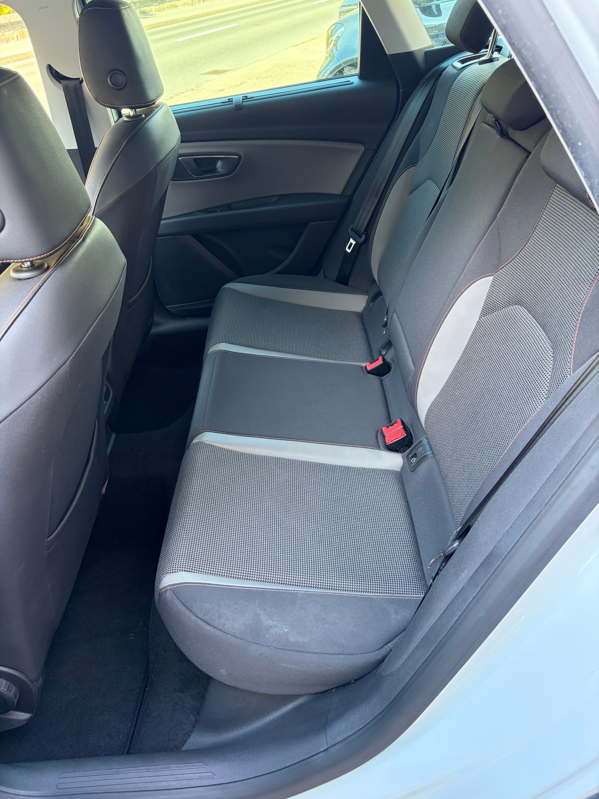 SEAT Leon ST 2.0 TDI X-Perience 4Drive DSG-image-8
