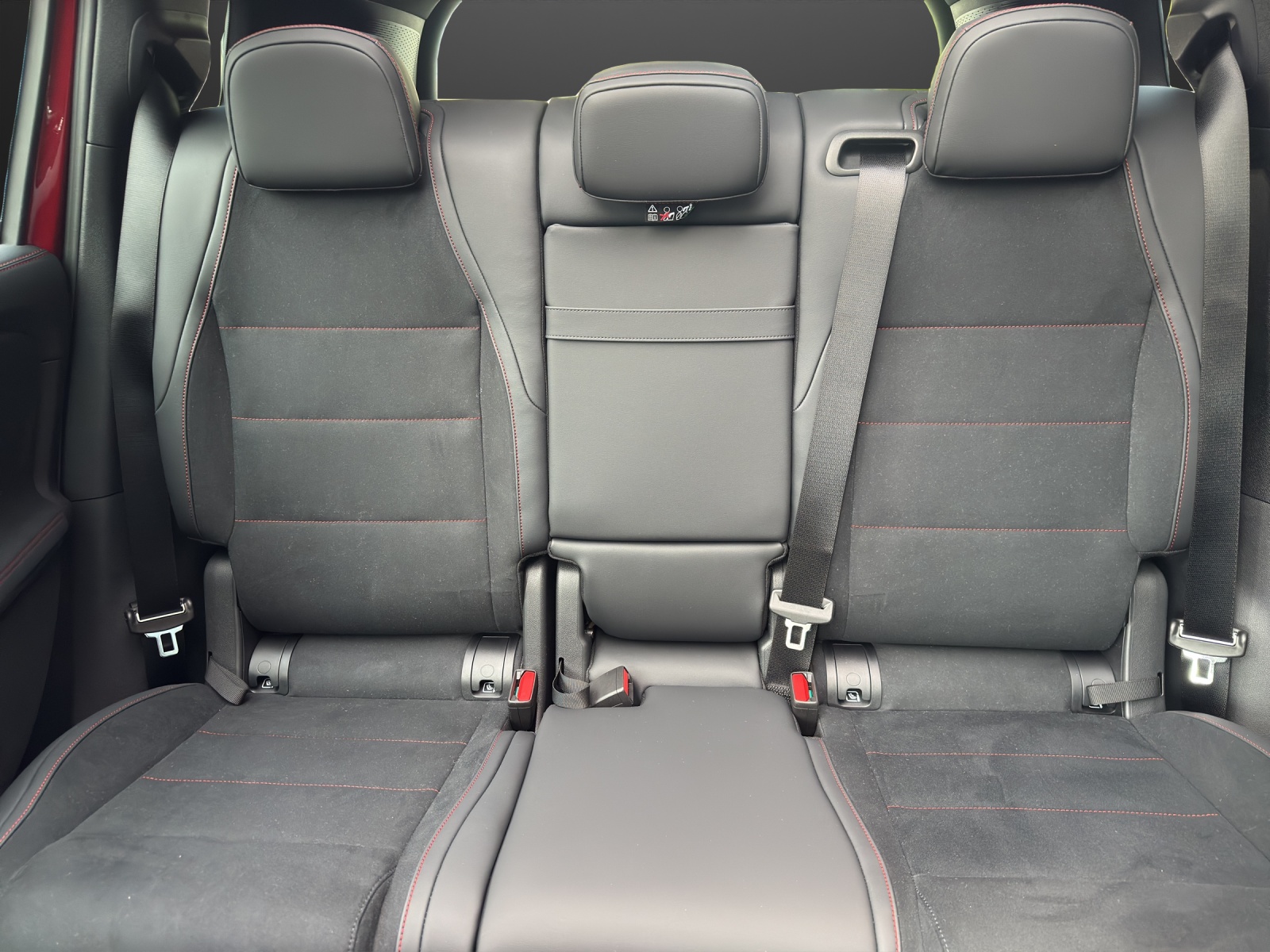 MERCEDES-BENZ GLB 350 4MATIC with EQ Technology-image-14