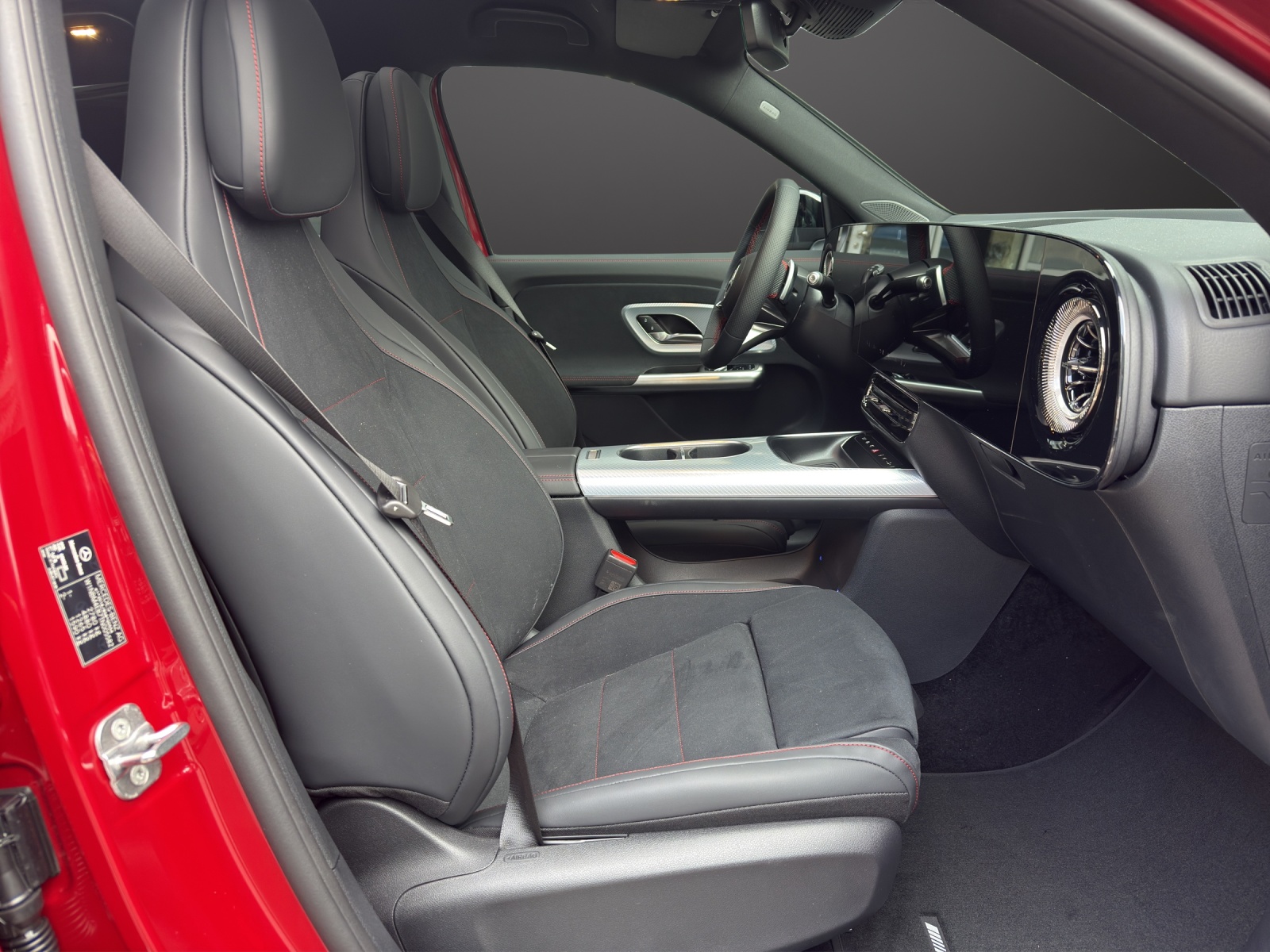 MERCEDES-BENZ GLB 350 4MATIC with EQ Technology-image-11